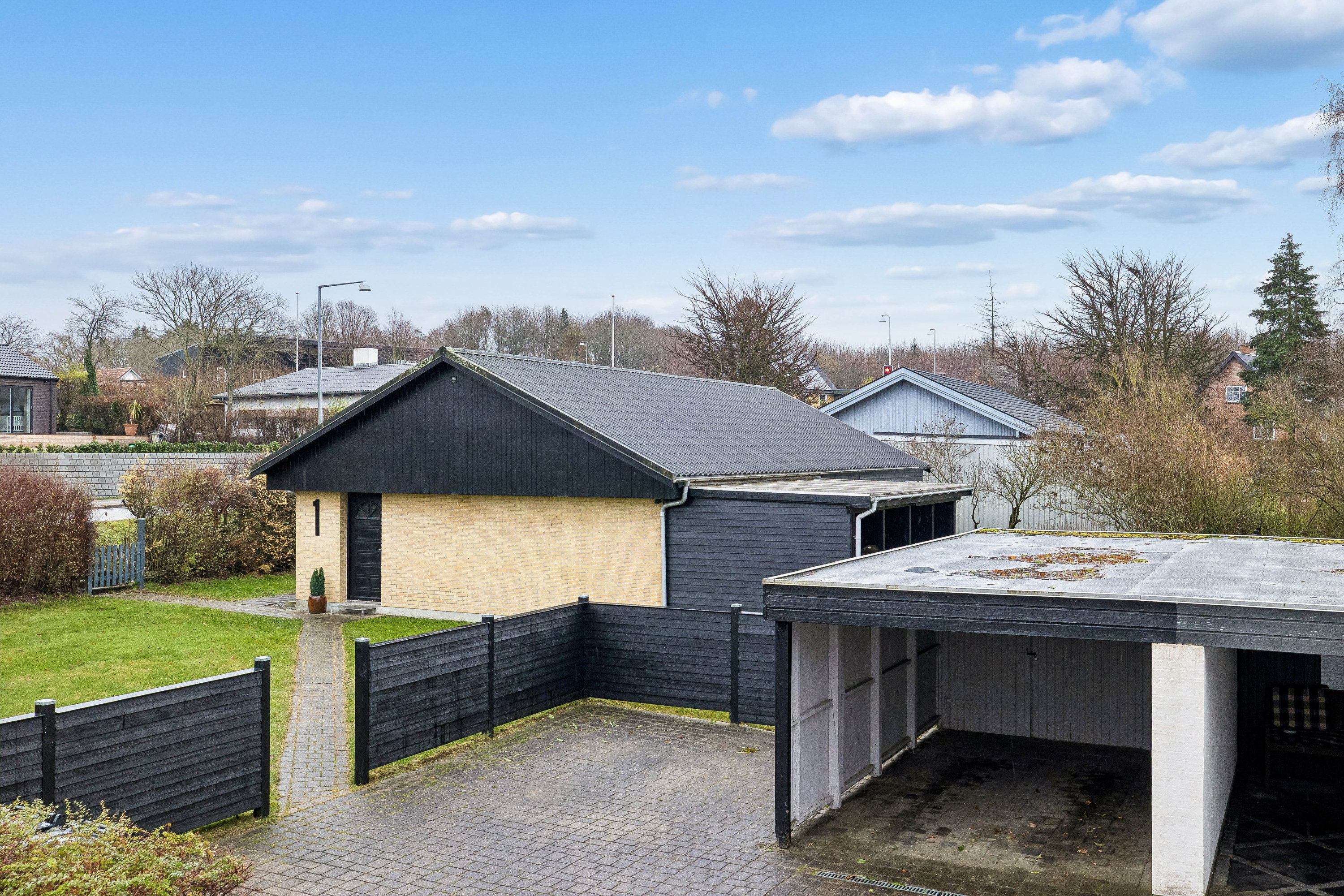 Fremhævet indkørsel billede i fuldskærmstilstand. Billede af Gærdet 1, Vrold, 8660 Skanderborg