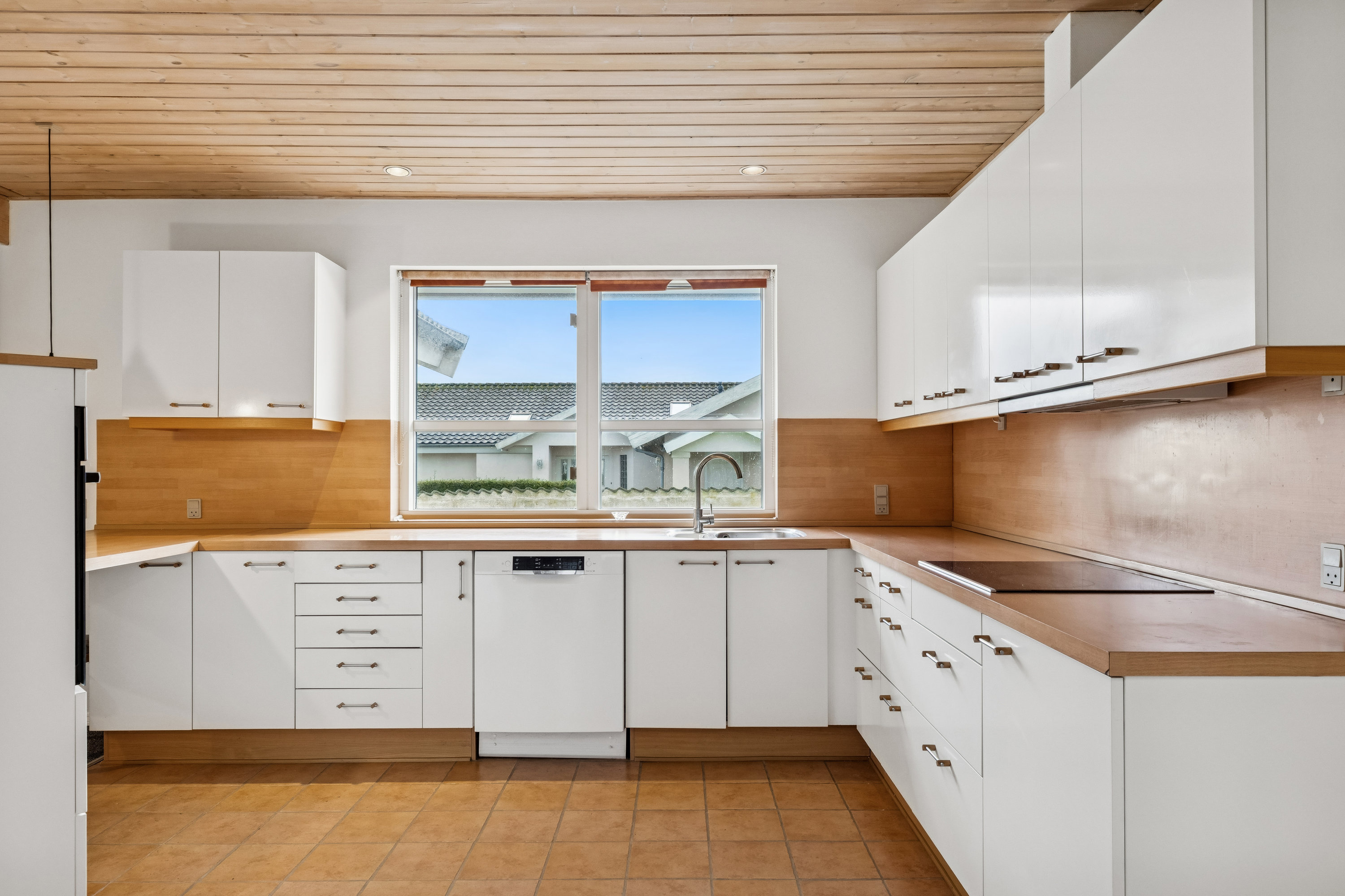 Fremhævet køkken billede i fuldskærmstilstand. Billede af Lyøvej 3, 6440 Augustenborg