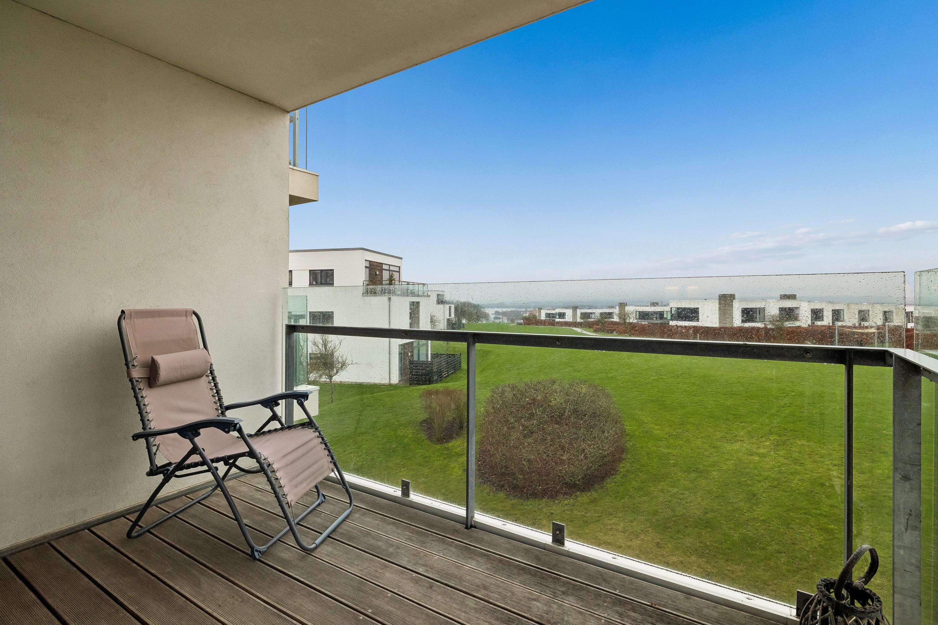 Fremhævet altan billede i fuldskærmstilstand. Billede af Kongefolden 2, 1. mf., Skanderborg Bakker, 8660 Skanderborg