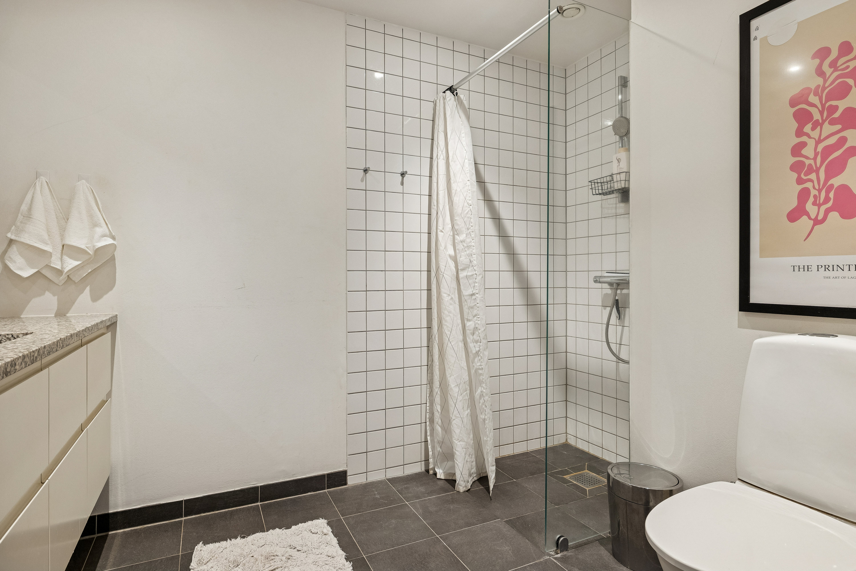 Fremhævet badeværelse billede i fuldskærmstilstand. Billede af Kongefolden 2, 1. mf., Skanderborg Bakker, 8660 Skanderborg