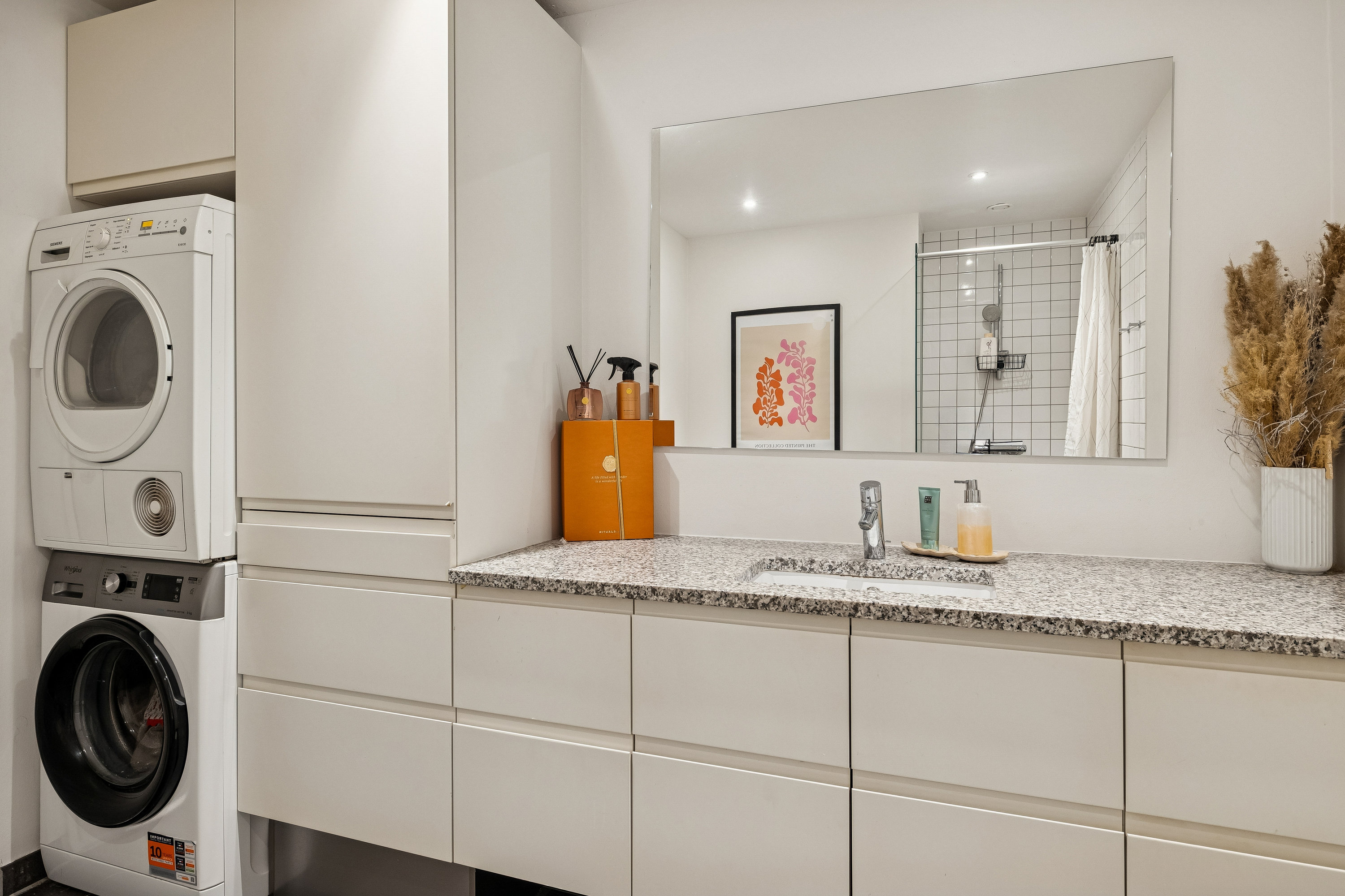 Fremhævet badeværelse billede i fuldskærmstilstand. Billede af Kongefolden 2, 1. mf., Skanderborg Bakker, 8660 Skanderborg