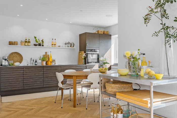 Miniaturebillede 1: køkken/alrum. Billede af Ellemarksvej 9, 1., 8000 Aarhus C