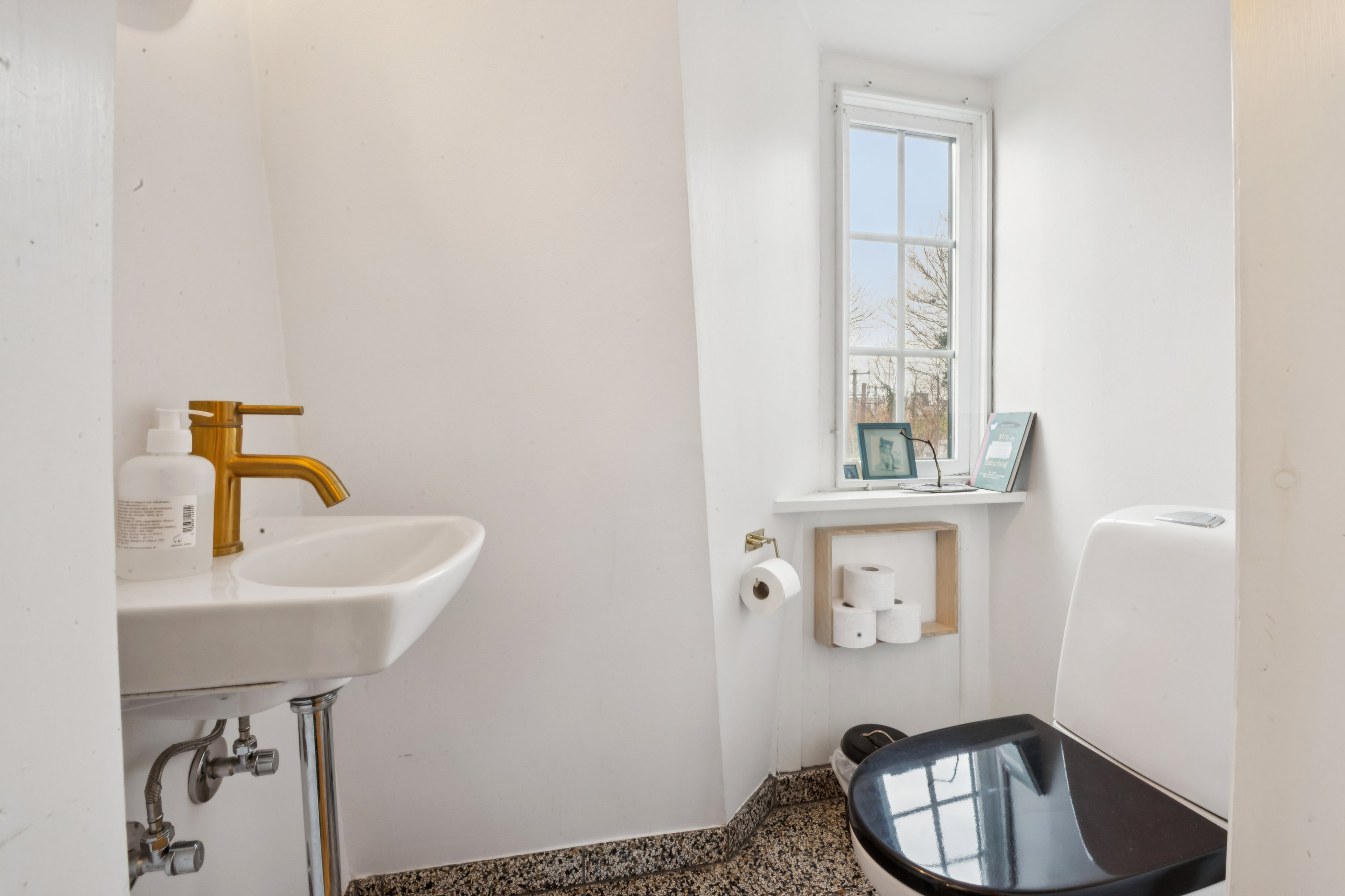 Fremhævet badeværelse billede i fuldskærmstilstand. Billede af Bogholder Allé 6, 1., 2720 Vanløse