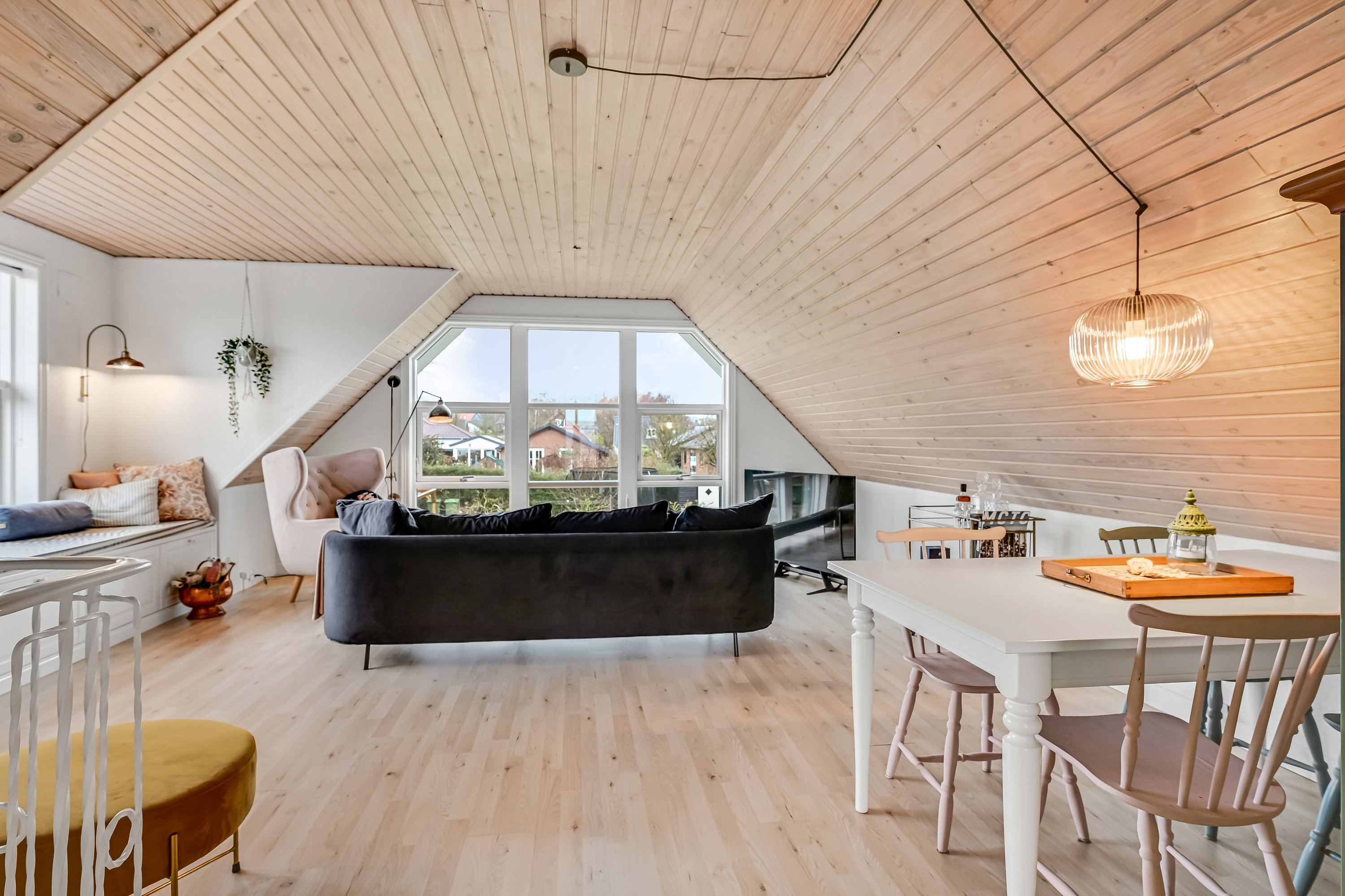 Fremhævet stue billede i fuldskærmstilstand. Billede af Carit Etlars Alle 66, 6700 Esbjerg