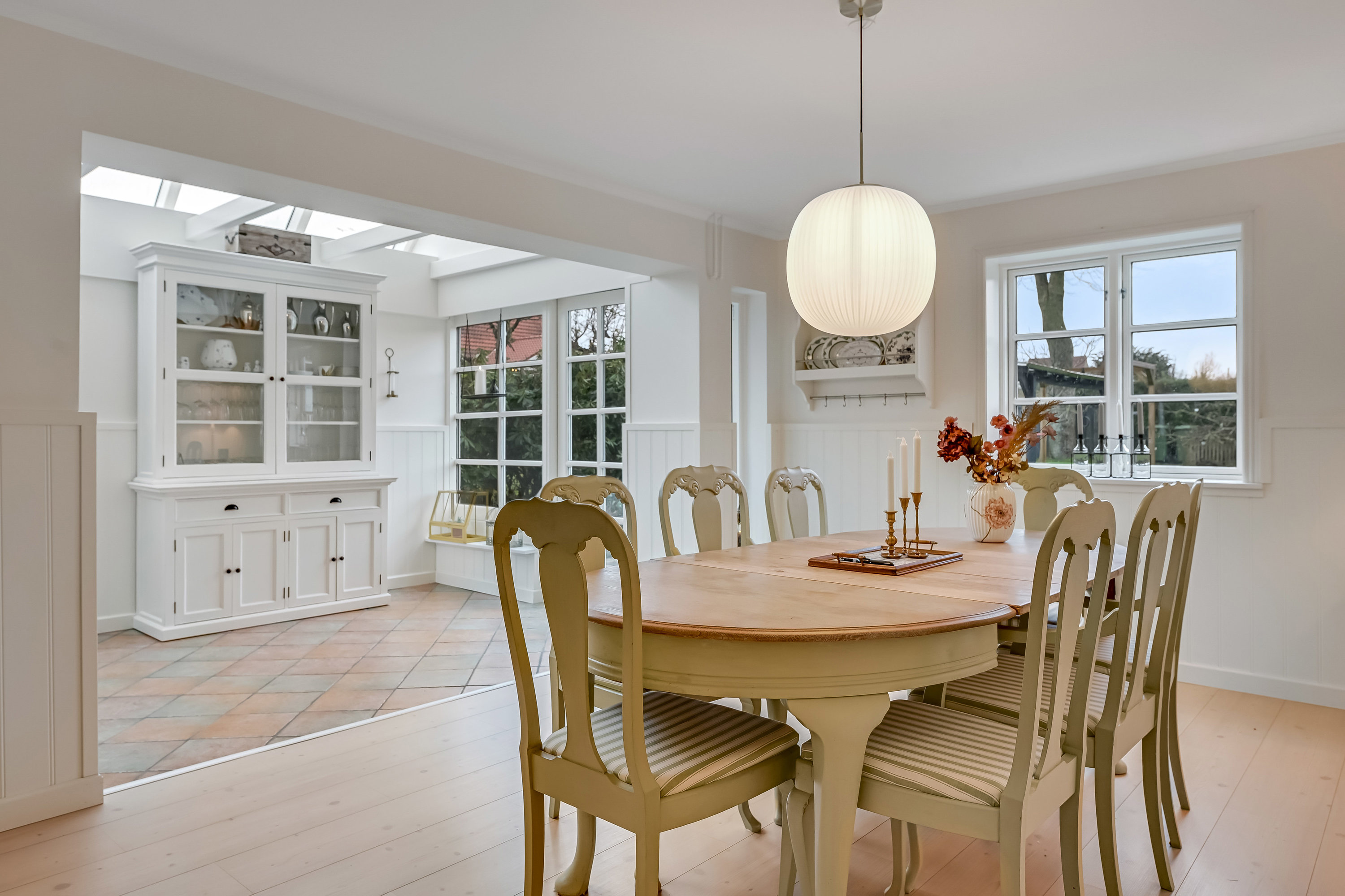 Fremhævet stue billede i fuldskærmstilstand. Billede af Carit Etlars Alle 66, 6700 Esbjerg