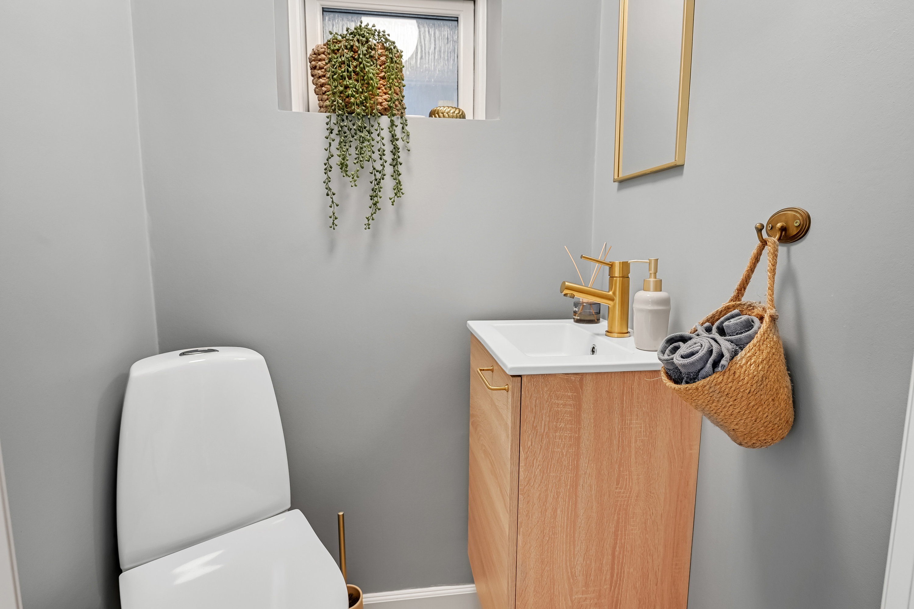 Fremhævet toilet billede i fuldskærmstilstand. Billede af Carit Etlars Alle 66, 6700 Esbjerg