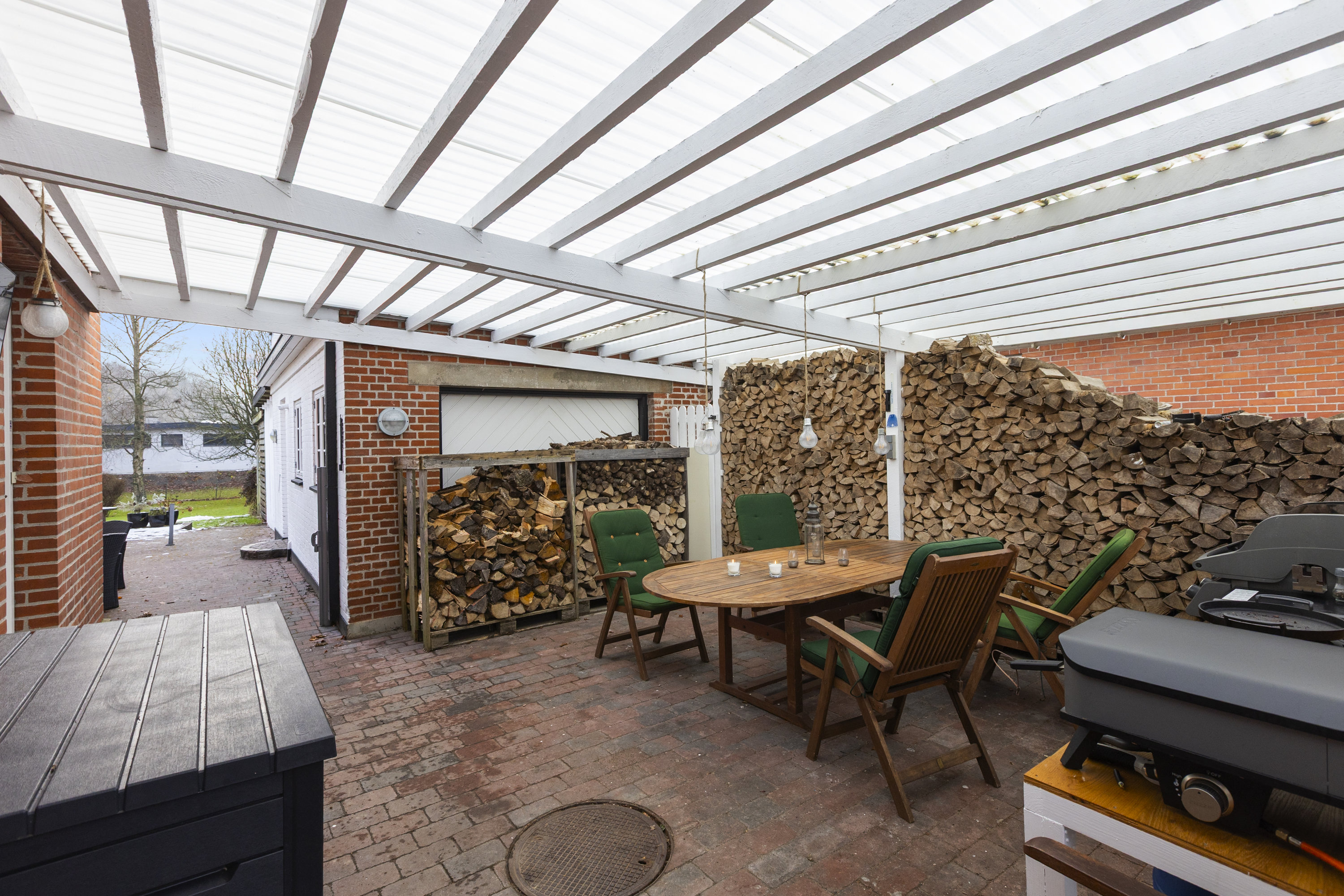 Fremhævet overdækket terrasse billede i fuldskærmstilstand. Billede af Hedeborydevej 12, 4293 Dianalund