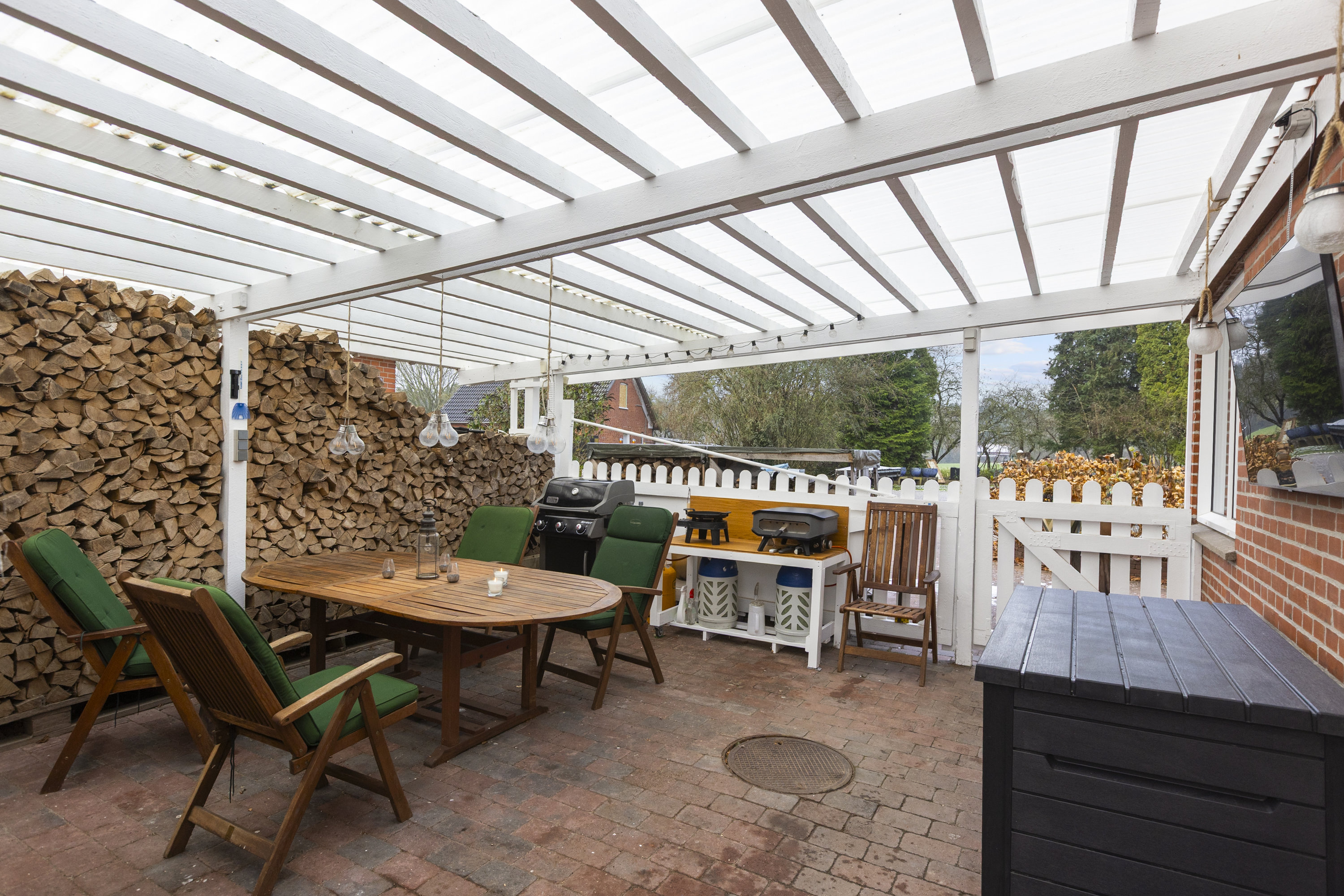 Fremhævet overdækket terrasse billede i fuldskærmstilstand. Billede af Hedeborydevej 12, 4293 Dianalund