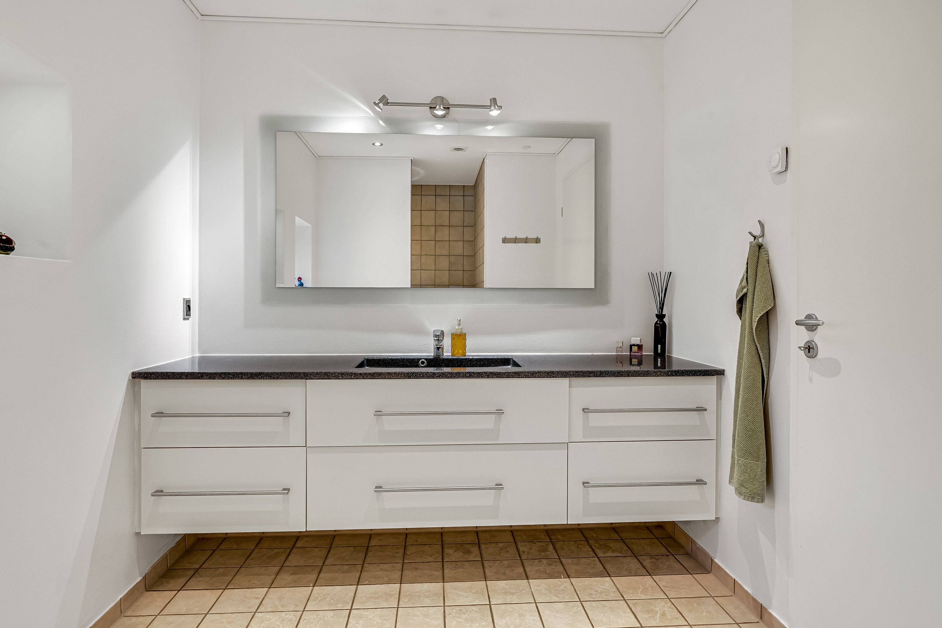 Fremhævet badeværelse billede i fuldskærmstilstand. Billede af Løvens Kvarter 57, 6710 Esbjerg V