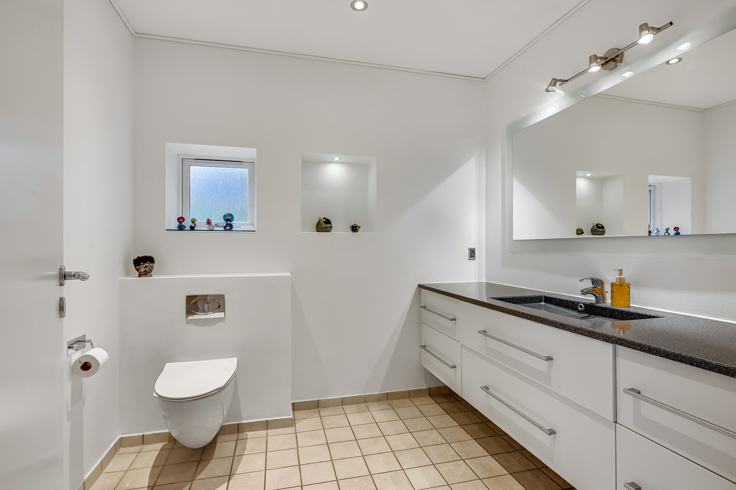 Fremhævet toilet billede i fuldskærmstilstand. Billede af Løvens Kvarter 57, 6710 Esbjerg V