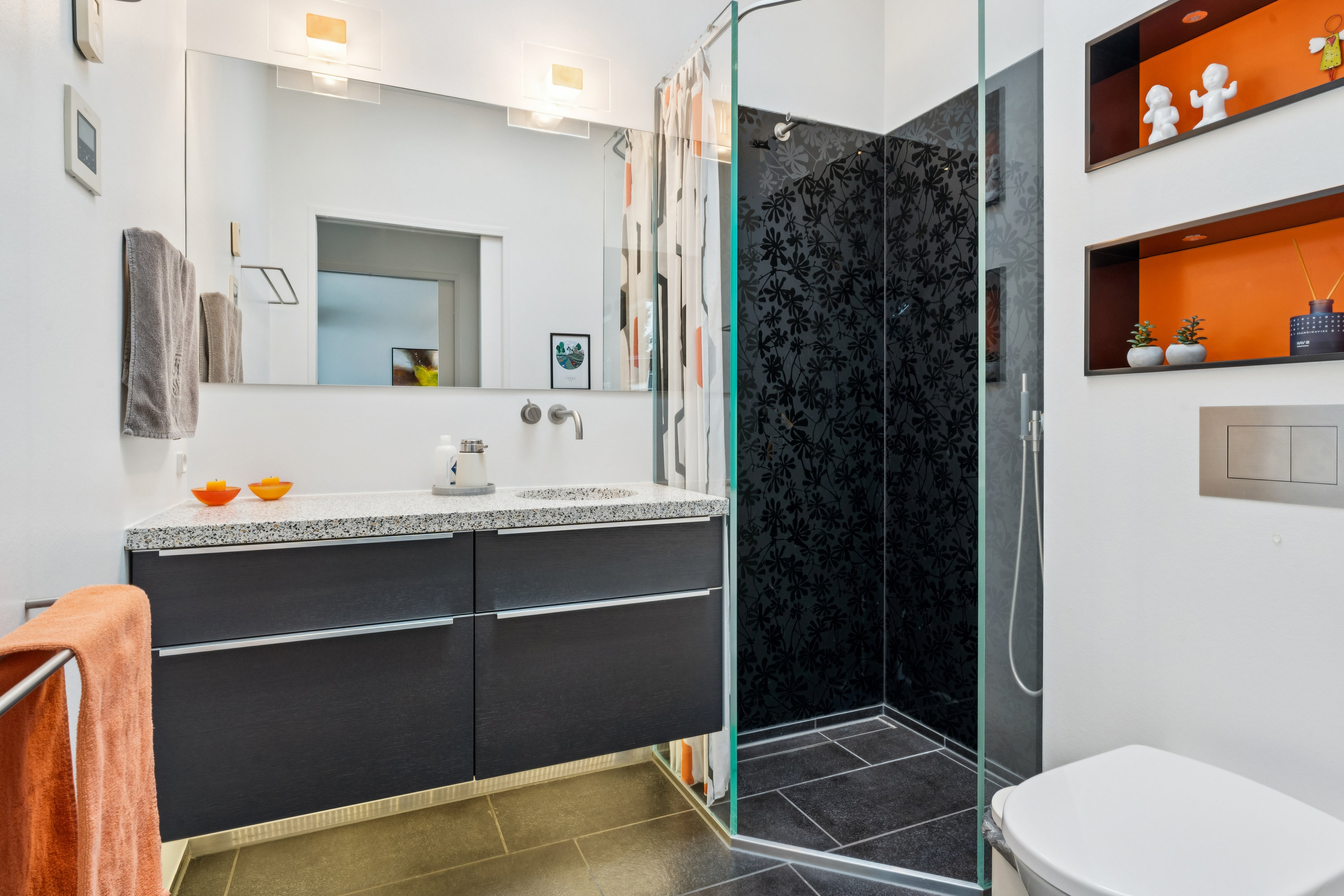 Fremhævet badeværelse billede i fuldskærmstilstand. Billede af Davids Alle 3, 9000 Aalborg