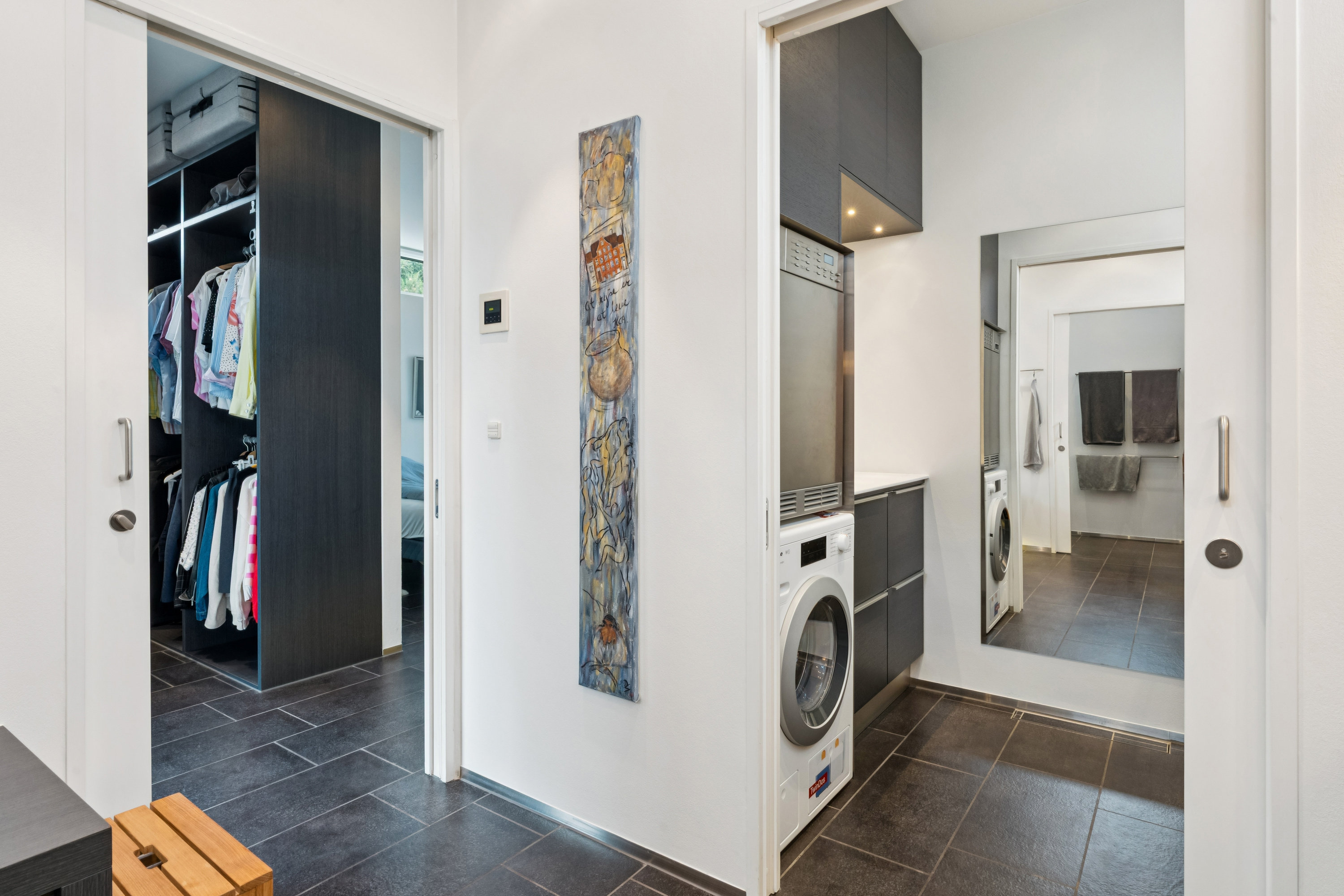 Fremhævet gang billede i fuldskærmstilstand. Billede af Davids Alle 3, 9000 Aalborg