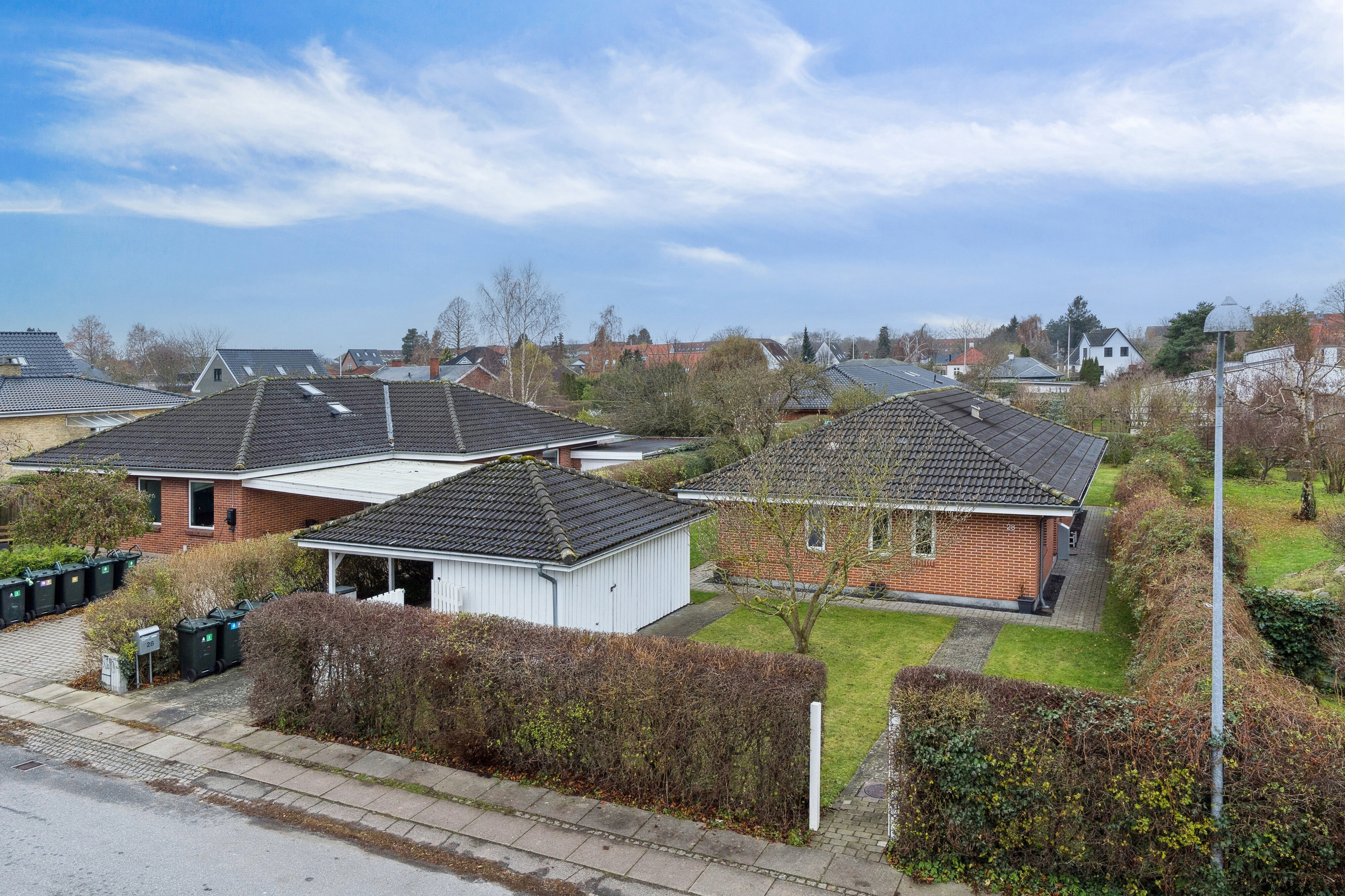 Miniaturebillede 2: set fra vejen. Billede af Krogstens Alle 28, 2650 Hvidovre