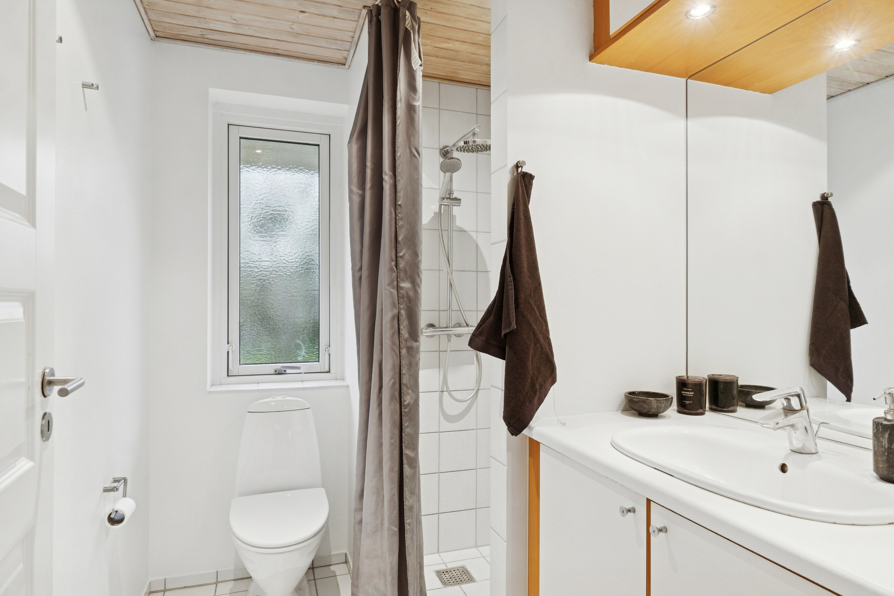 Fremhævet badeværelse billede i fuldskærmstilstand. Billede af Krogstens Alle 28, 2650 Hvidovre