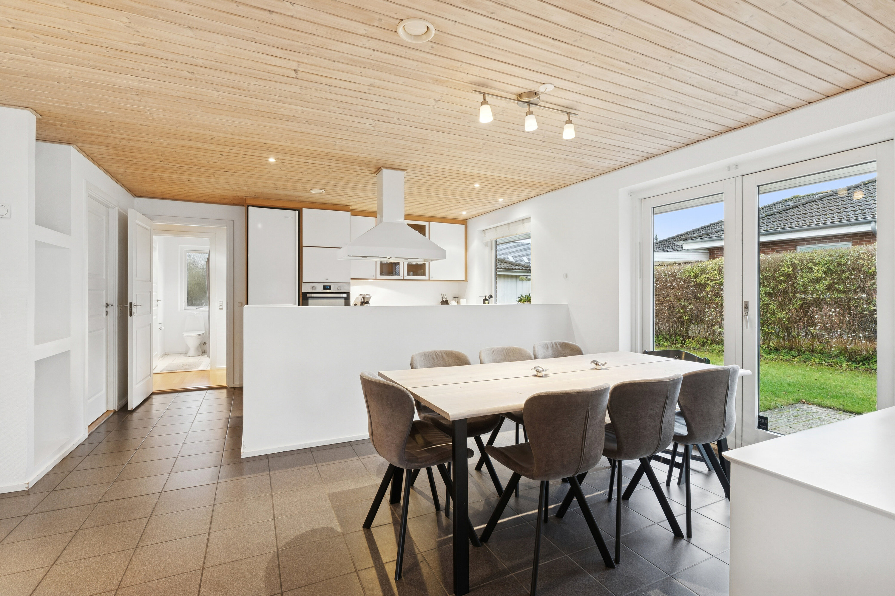 Fremhævet spisestue billede i fuldskærmstilstand. Billede af Krogstens Alle 28, 2650 Hvidovre