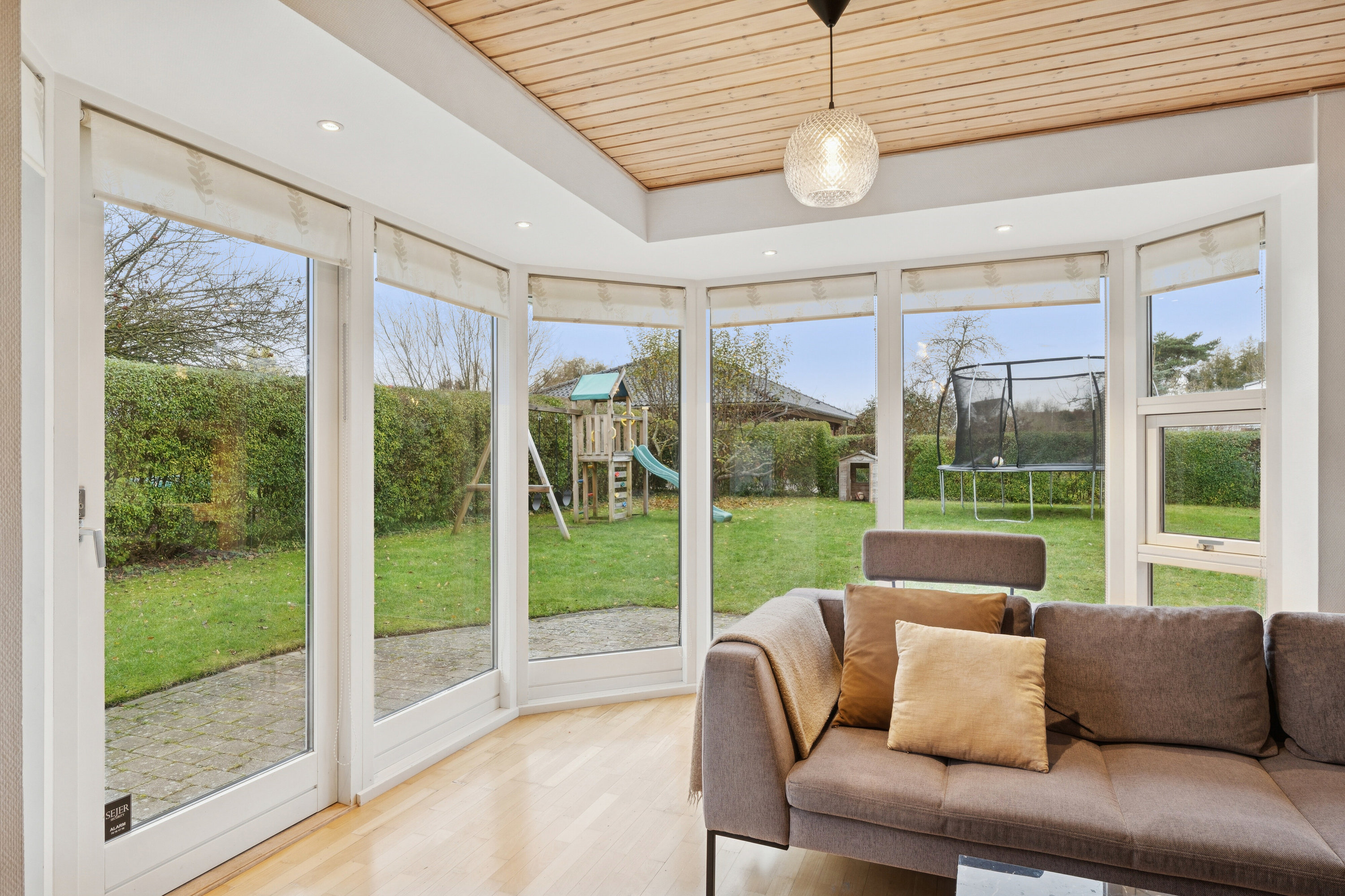 Fremhævet udestue billede i fuldskærmstilstand. Billede af Krogstens Alle 28, 2650 Hvidovre