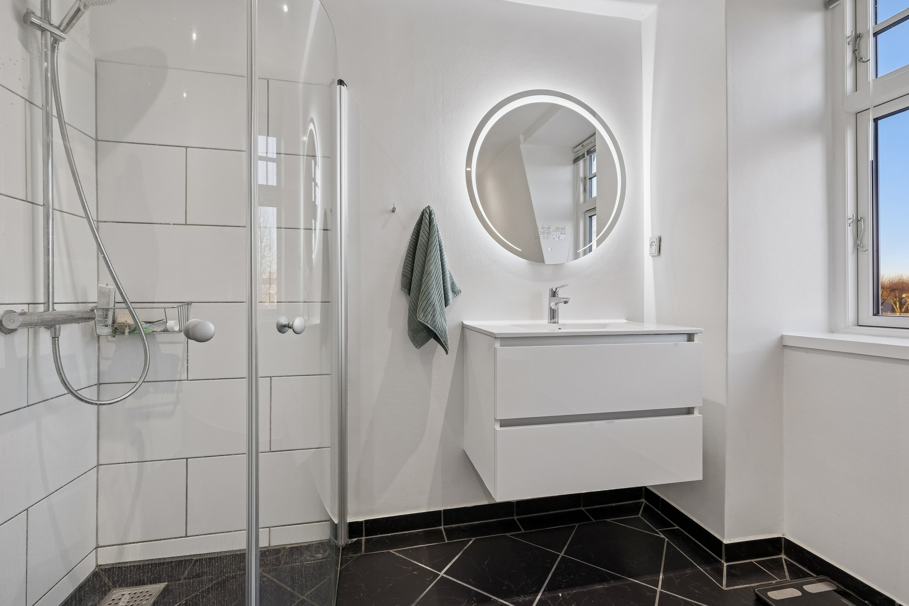 Fremhævet badeværelse billede i fuldskærmstilstand. Billede af Rådmands Boulevard 14, 8900 Randers C