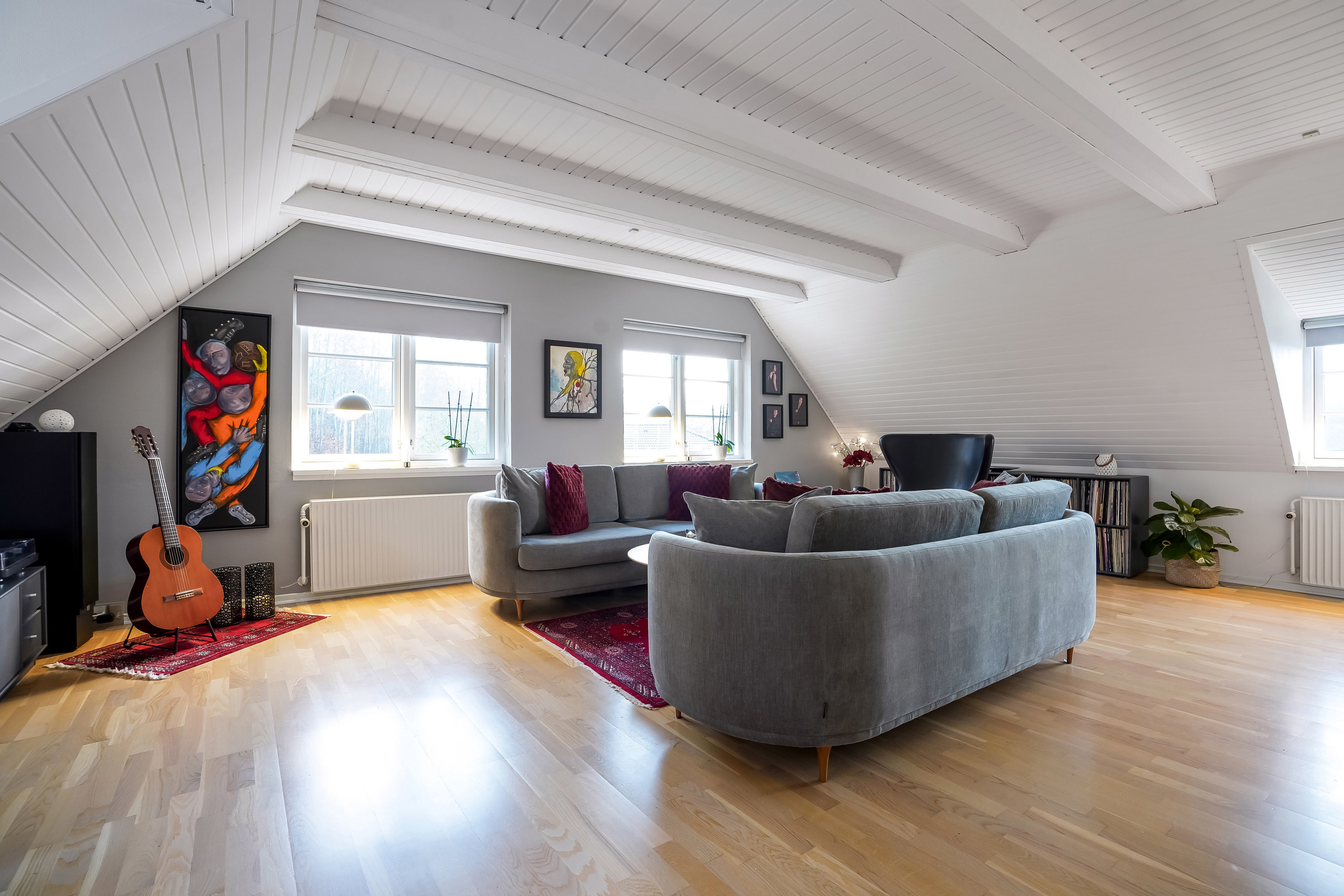 Fremhævet stue billede i fuldskærmstilstand. Billede af Lille Tornbjerg Vej 129, Tornbjerg, 5220 Odense SØ