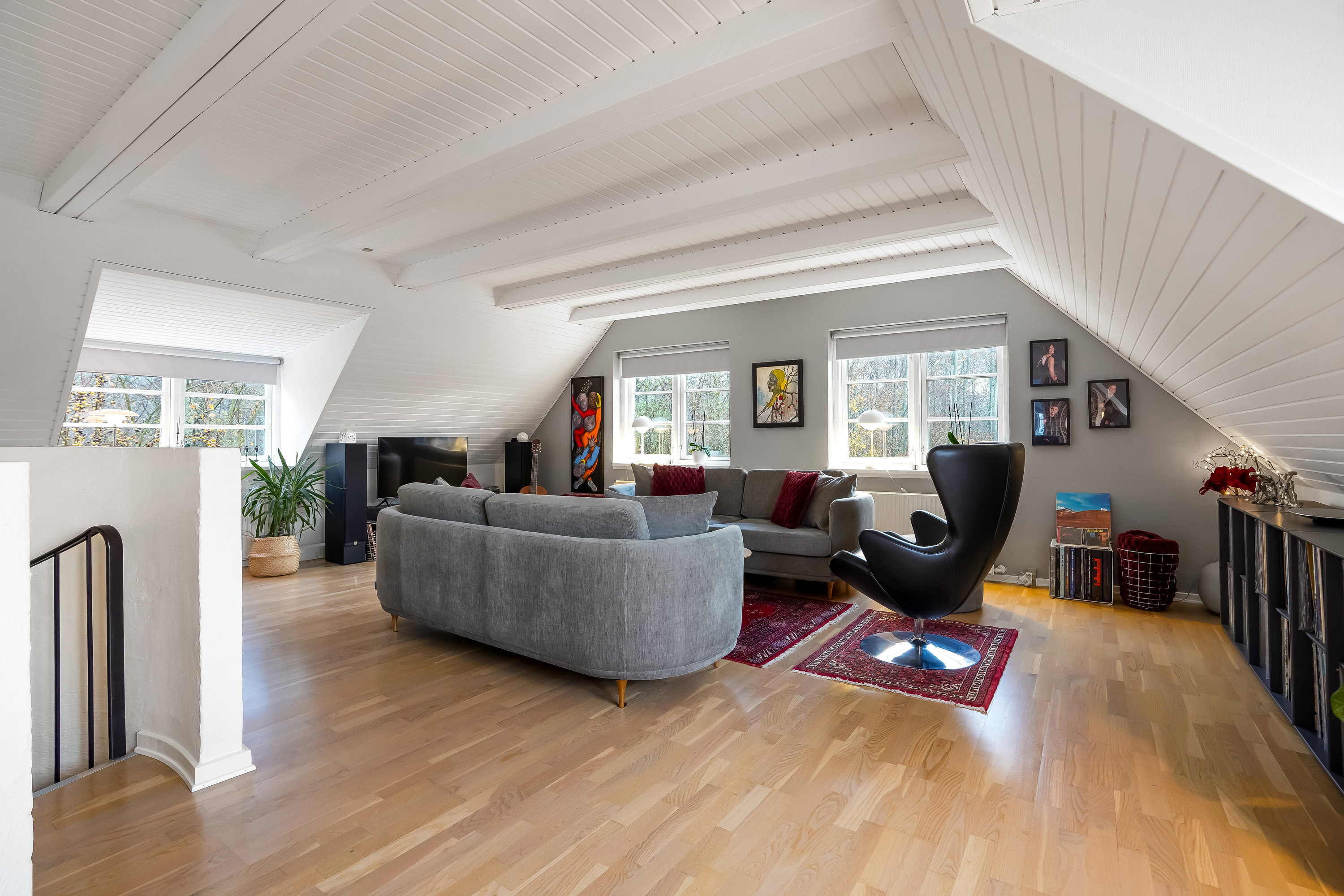 Fremhævet stue billede i fuldskærmstilstand. Billede af Lille Tornbjerg Vej 129, Tornbjerg, 5220 Odense SØ