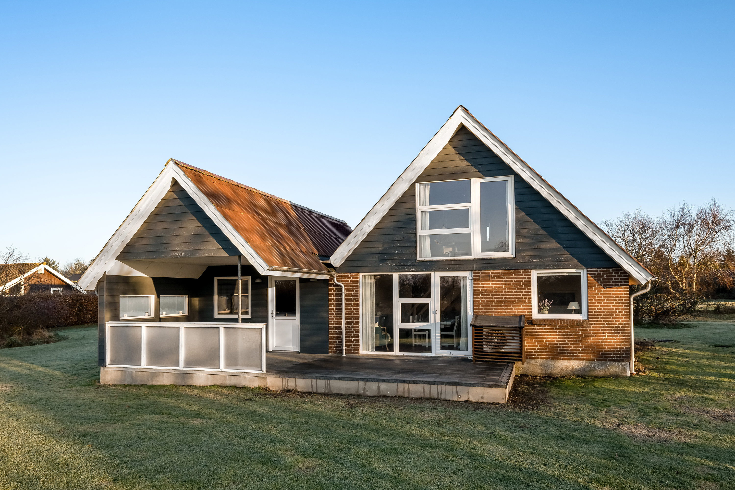 Fremhævet facade billede i fuldskærmstilstand. Billede af Sivvænget 25, Stauning, 6900 Skjern