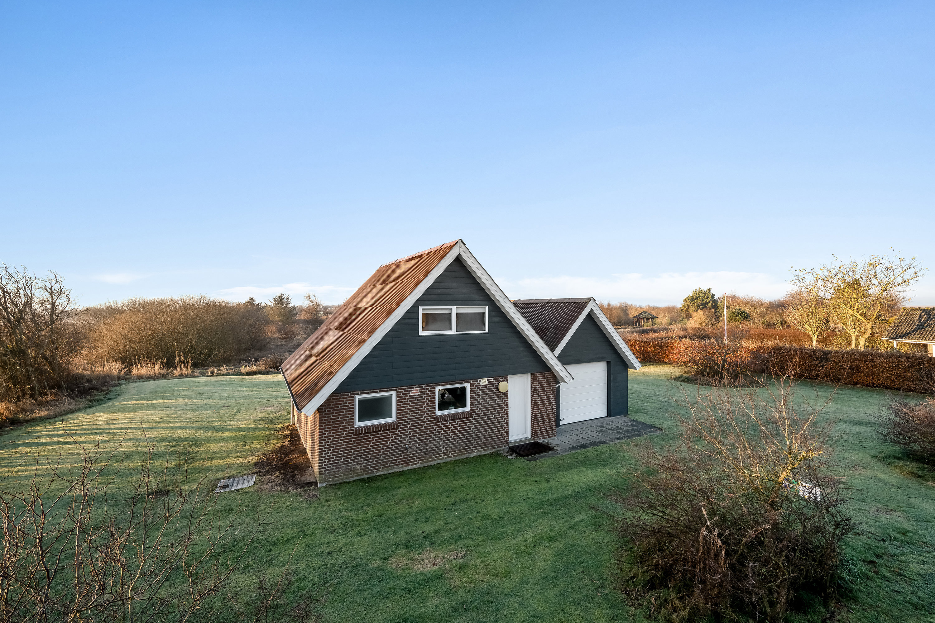 Fremhævet facade billede i fuldskærmstilstand. Billede af Sivvænget 25, Stauning, 6900 Skjern