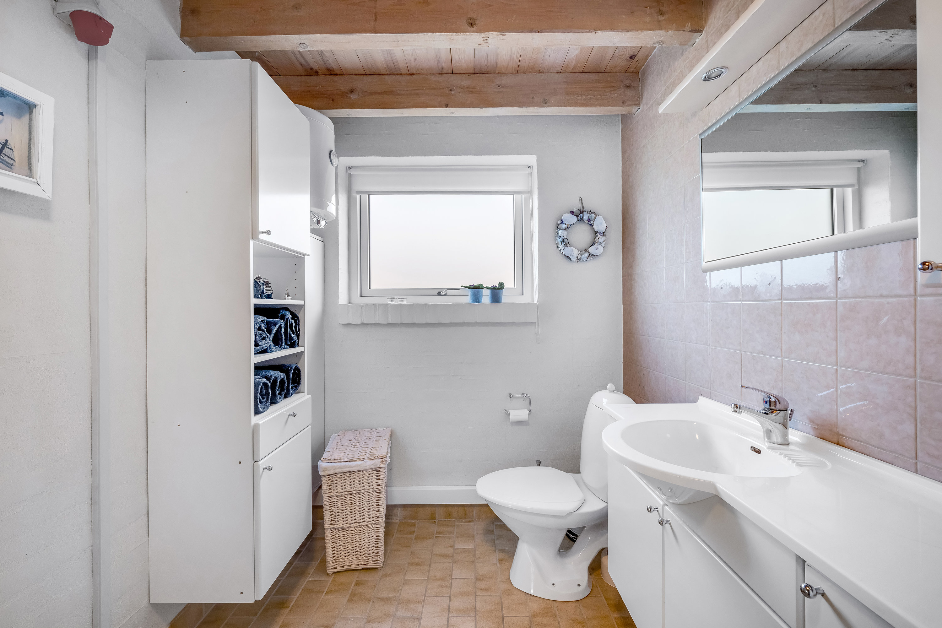 Fremhævet badeværelse billede i fuldskærmstilstand. Billede af Sivvænget 25, Stauning, 6900 Skjern