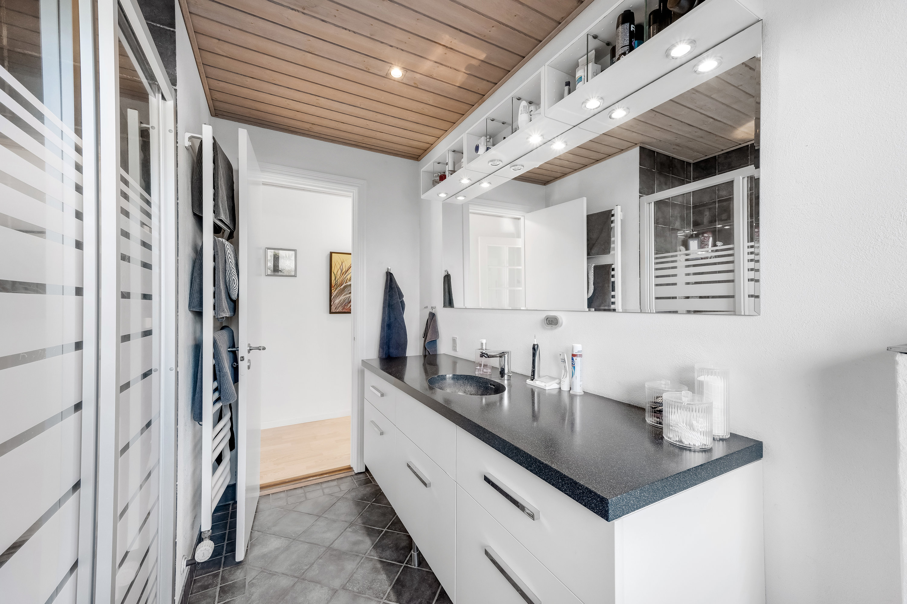 Fremhævet badeværelse billede i fuldskærmstilstand. Billede af Mågevej 7, 6900 Skjern