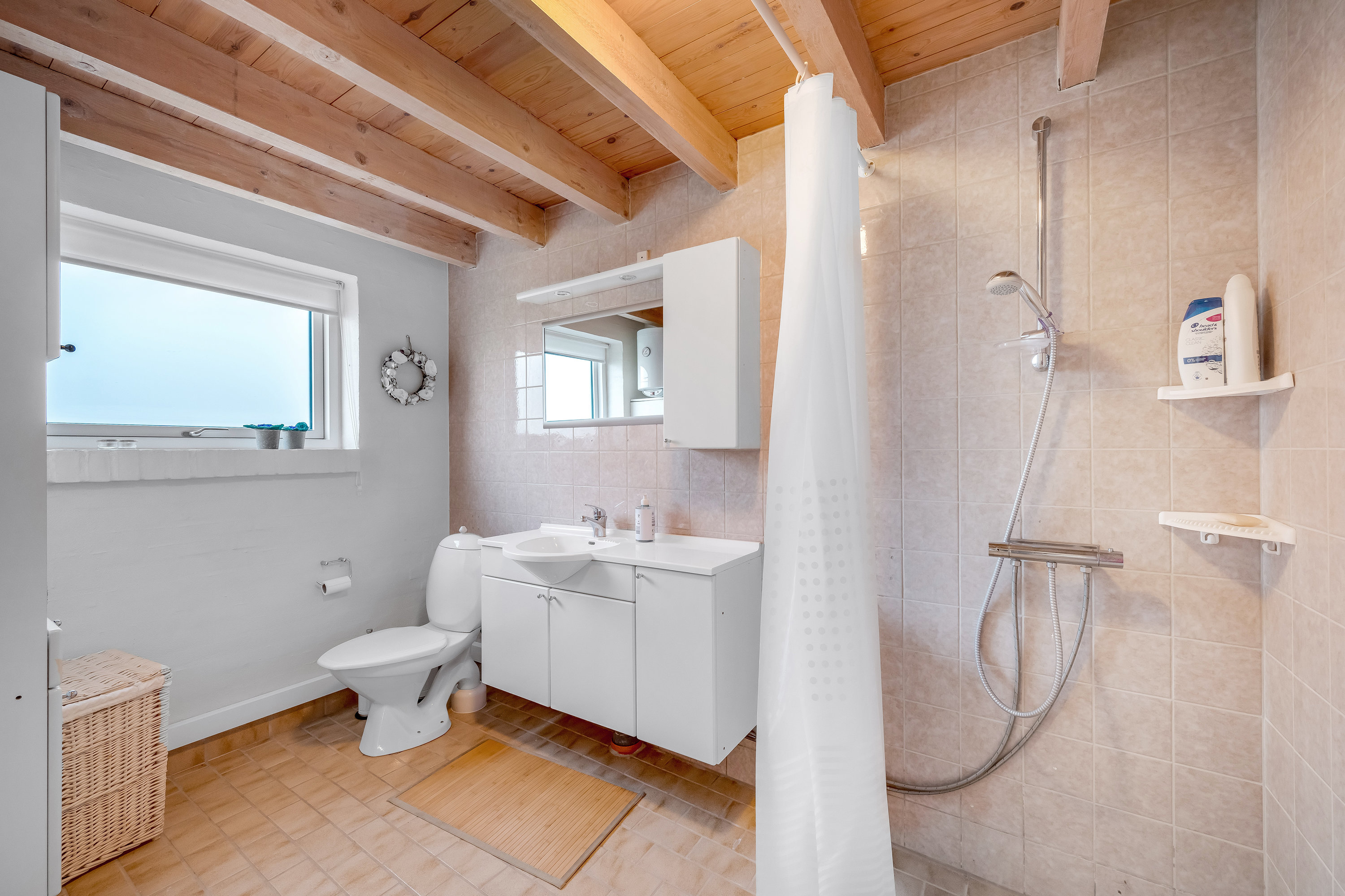 Fremhævet badeværelse billede i fuldskærmstilstand. Billede af Sivvænget 25, Stauning, 6900 Skjern