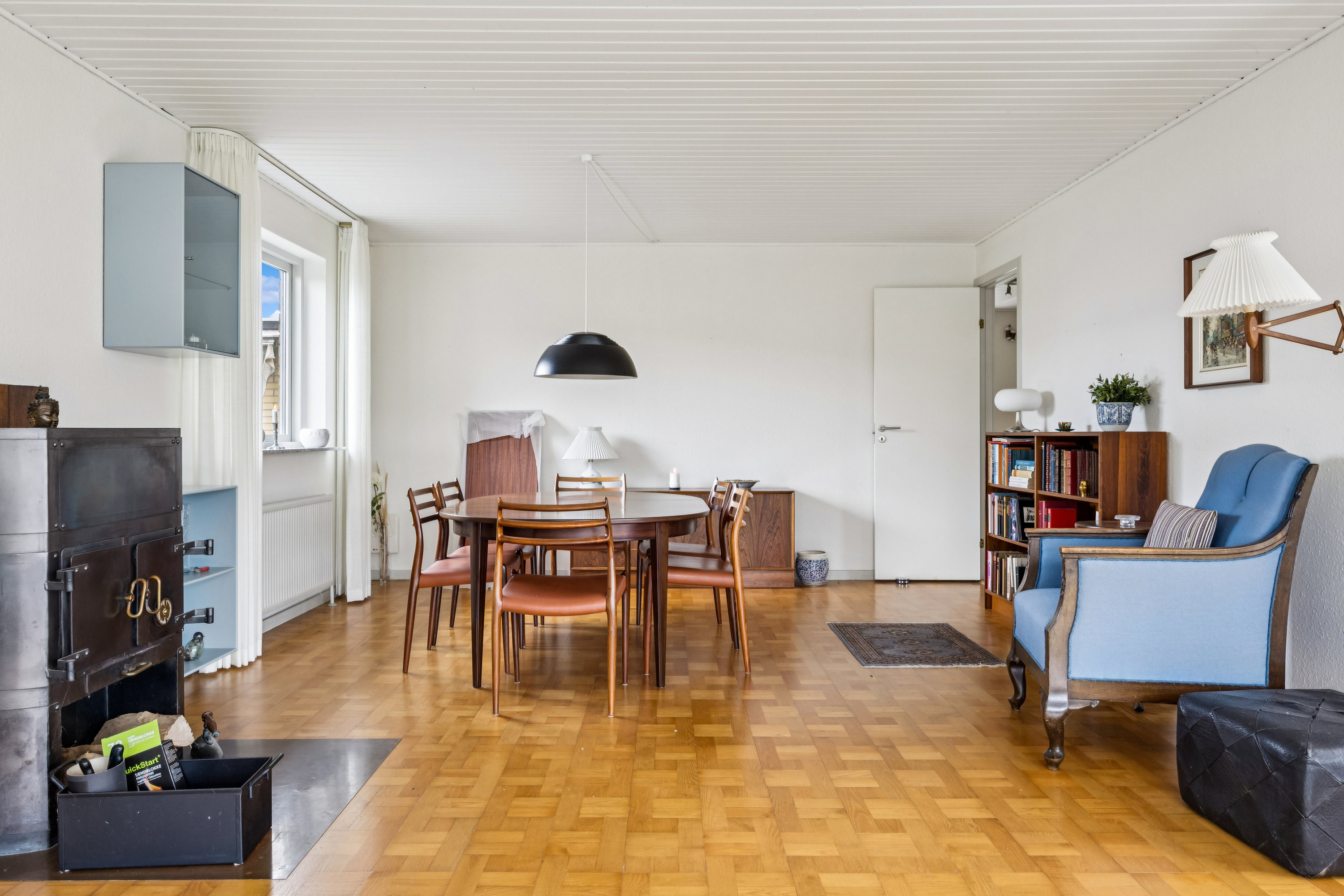 Fremhævet stue billede i fuldskærmstilstand. Billede af Magnoliavej 47, Strøby Egede, 4600 Køge