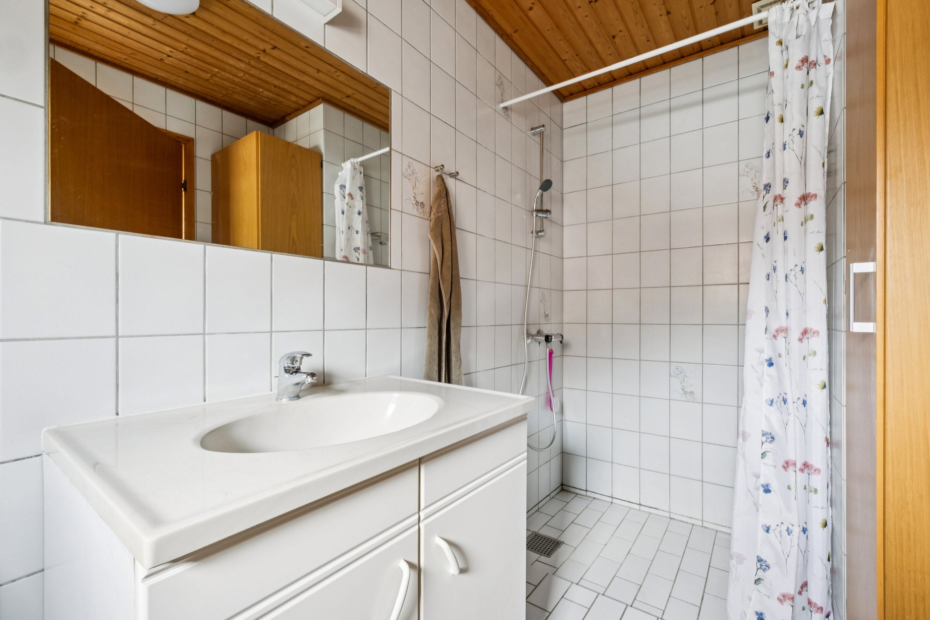 Fremhævet badeværelse billede i fuldskærmstilstand. Billede af Tofteleddet 43, 4672 Klippinge