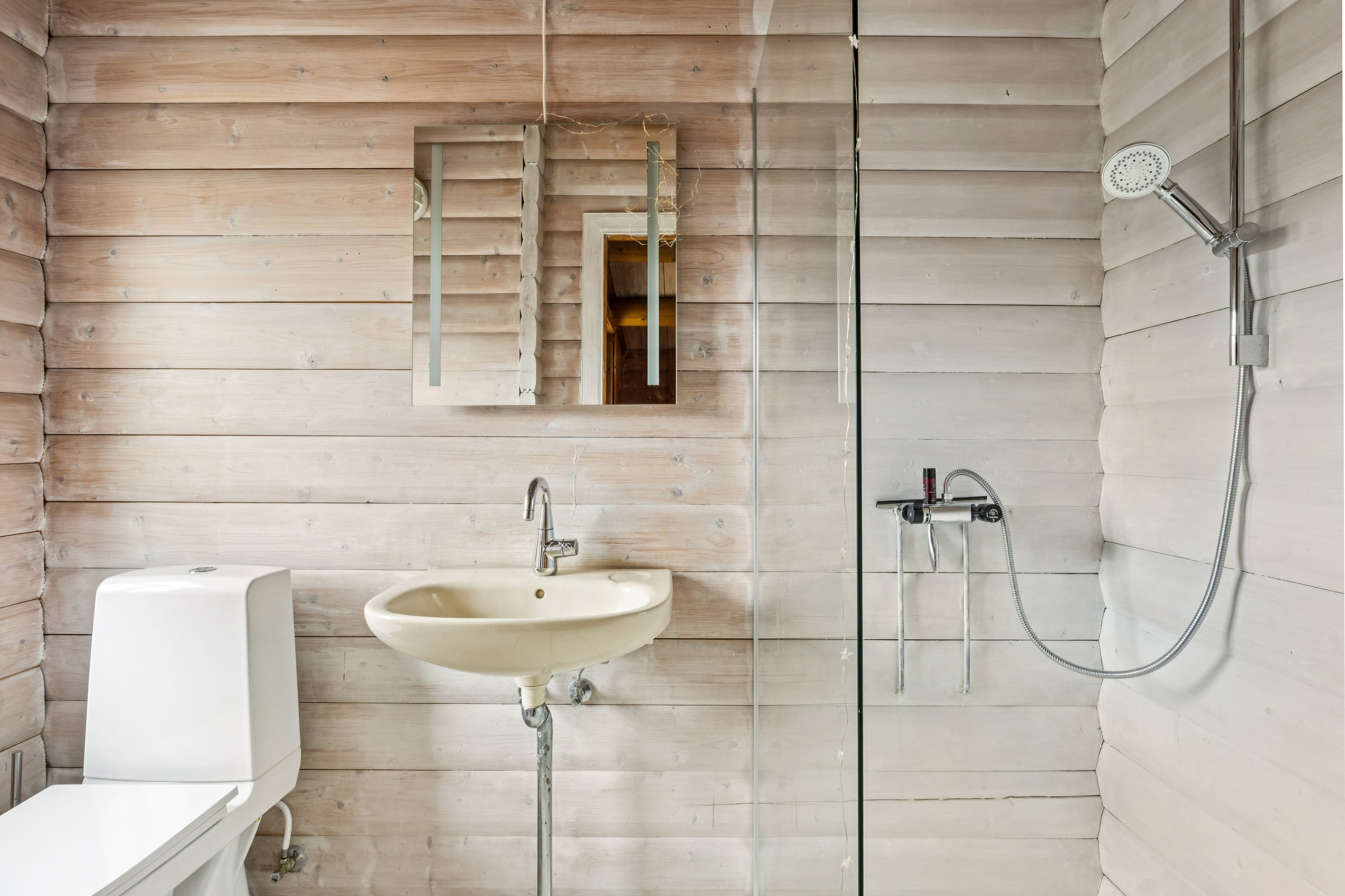 Fremhævet badeværelse billede i fuldskærmstilstand. Billede af Vemmedrupvej 229, Vemmedrup, 4632 Bjæverskov