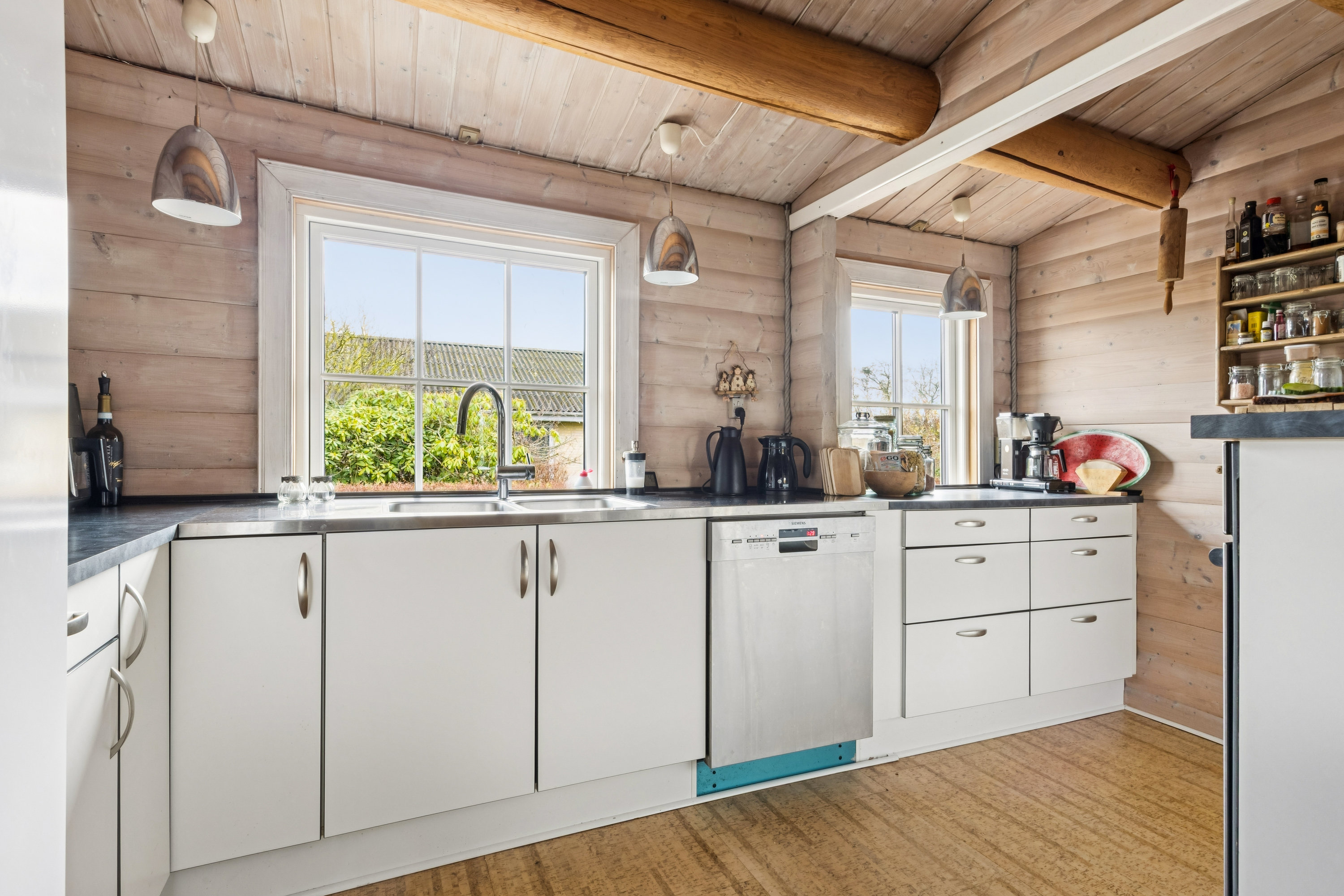 Fremhævet køkken billede i fuldskærmstilstand. Billede af Vemmedrupvej 229, Vemmedrup, 4632 Bjæverskov