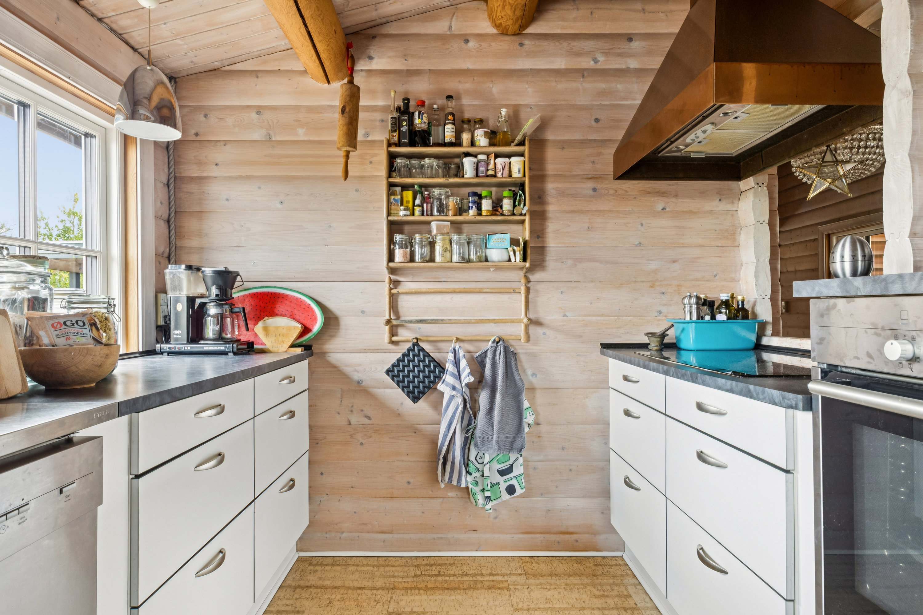 Fremhævet køkken billede i fuldskærmstilstand. Billede af Vemmedrupvej 229, Vemmedrup, 4632 Bjæverskov