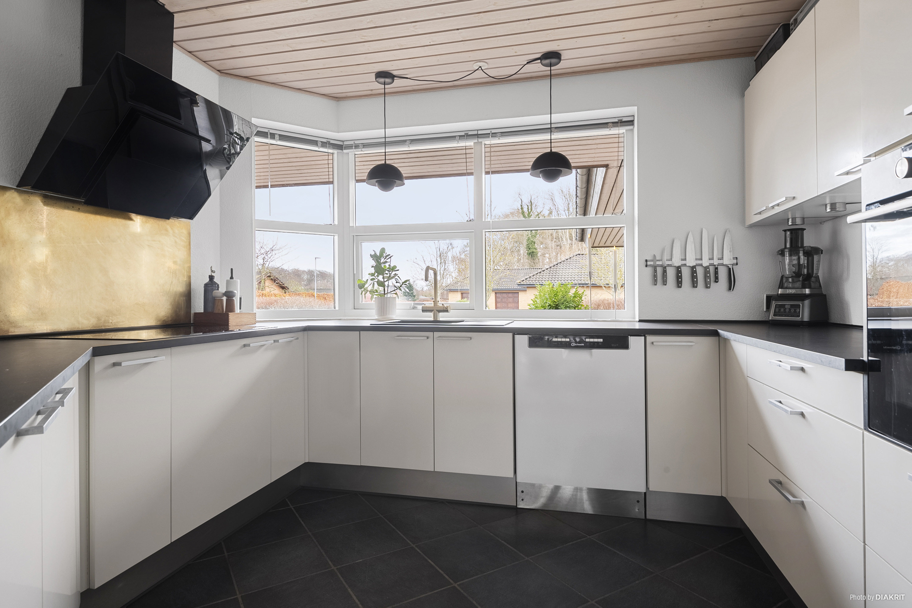Fremhævet køkken billede i fuldskærmstilstand. Billede af Espelunden 30, Hou, 8300 Odder