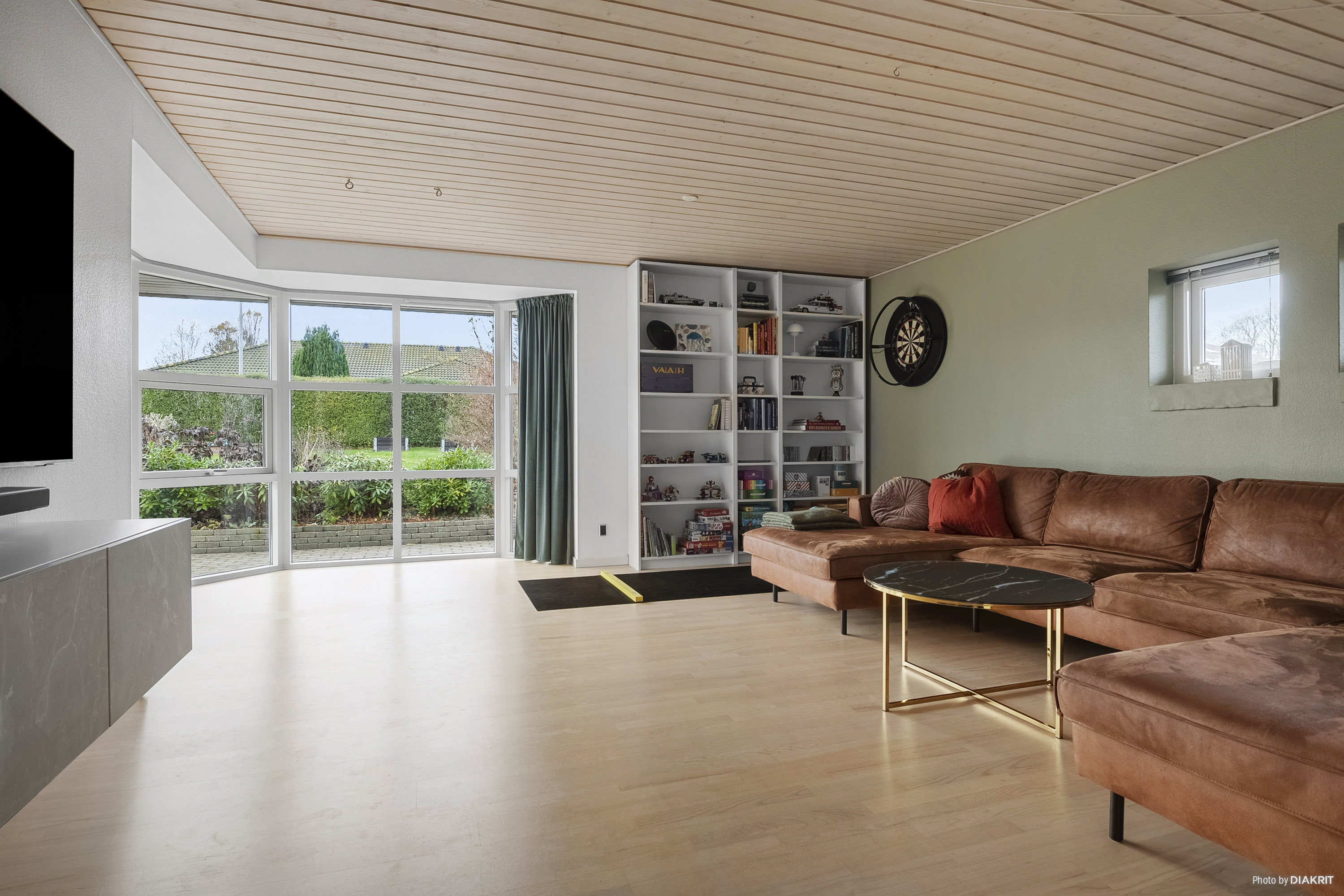 Fremhævet stue billede i fuldskærmstilstand. Billede af Espelunden 30, Hou, 8300 Odder