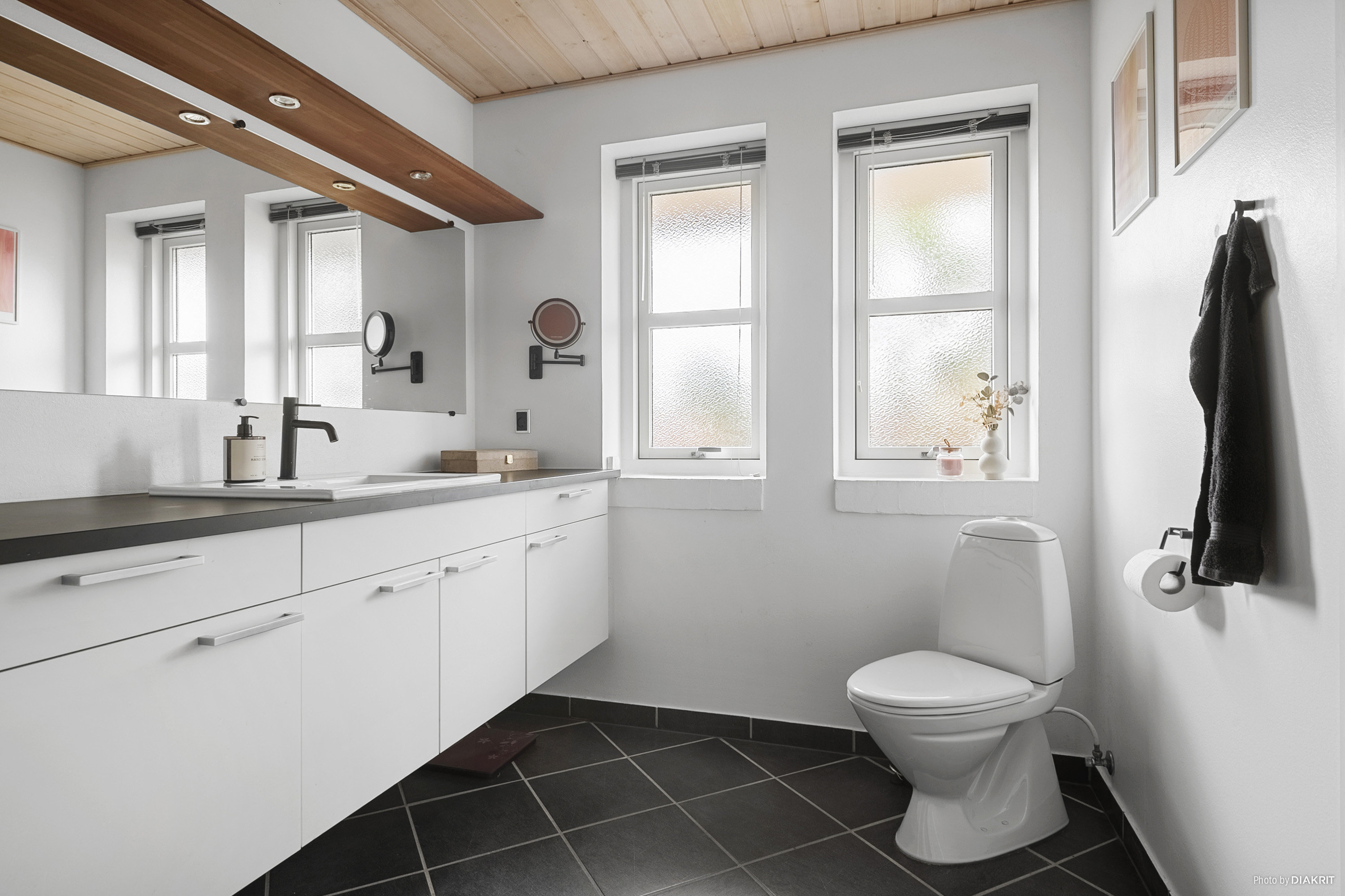 Fremhævet badeværelse billede i fuldskærmstilstand. Billede af Espelunden 30, Hou, 8300 Odder