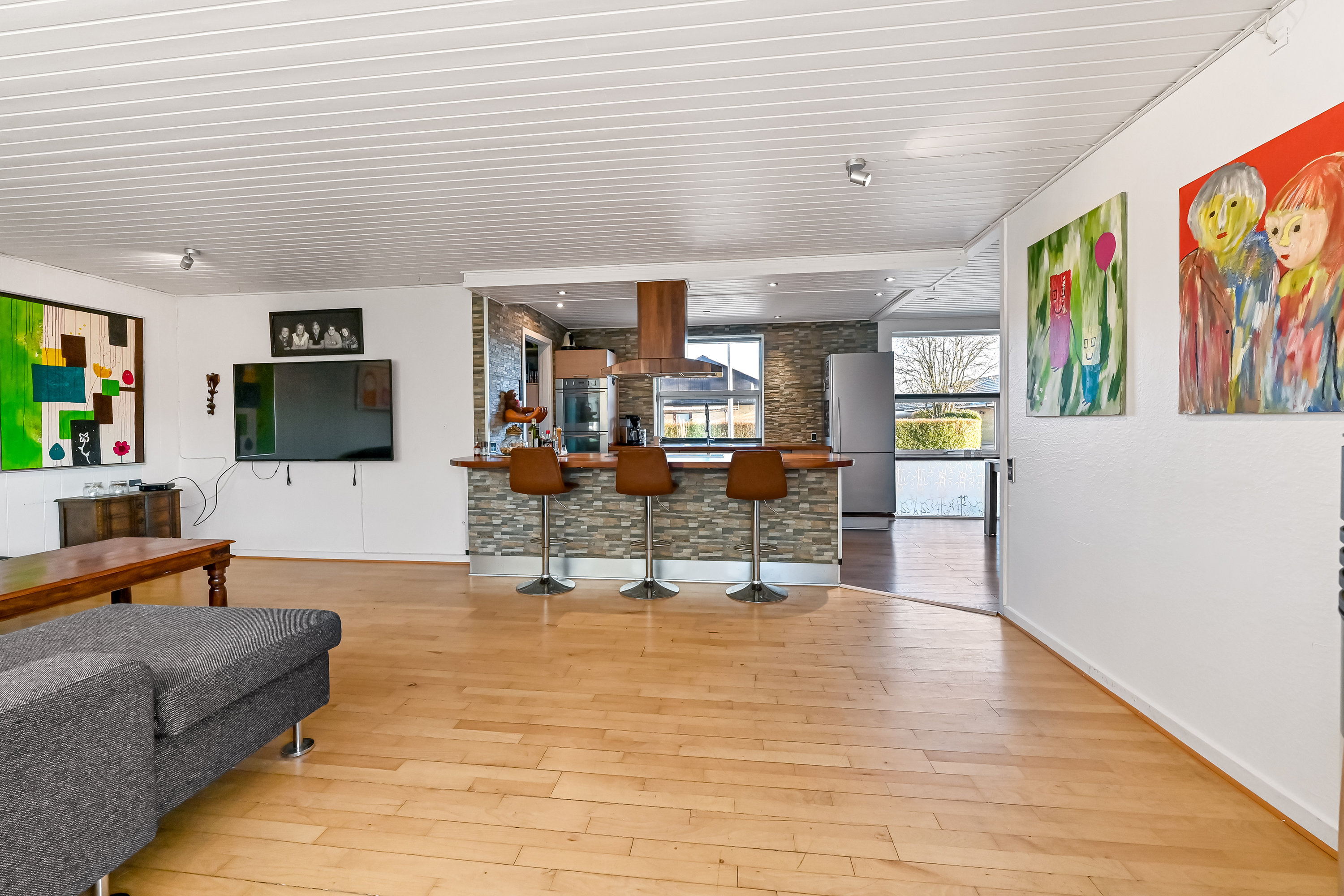 Fremhævet stue billede i fuldskærmstilstand. Billede af Ålholmvej 104, Tjørring, 7400 Herning