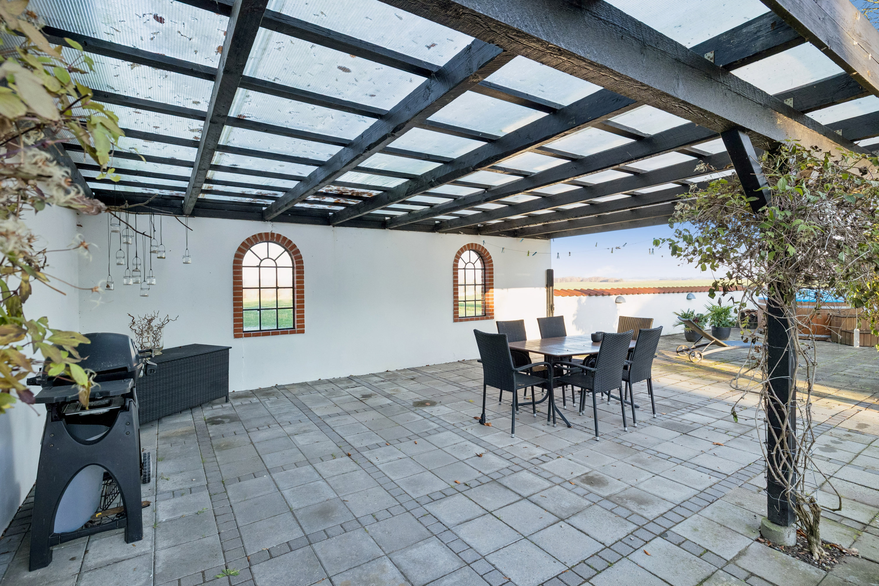 Fremhævet overdækket terrasse billede i fuldskærmstilstand. Billede af Hannerupvej 299, 9500 Hobro