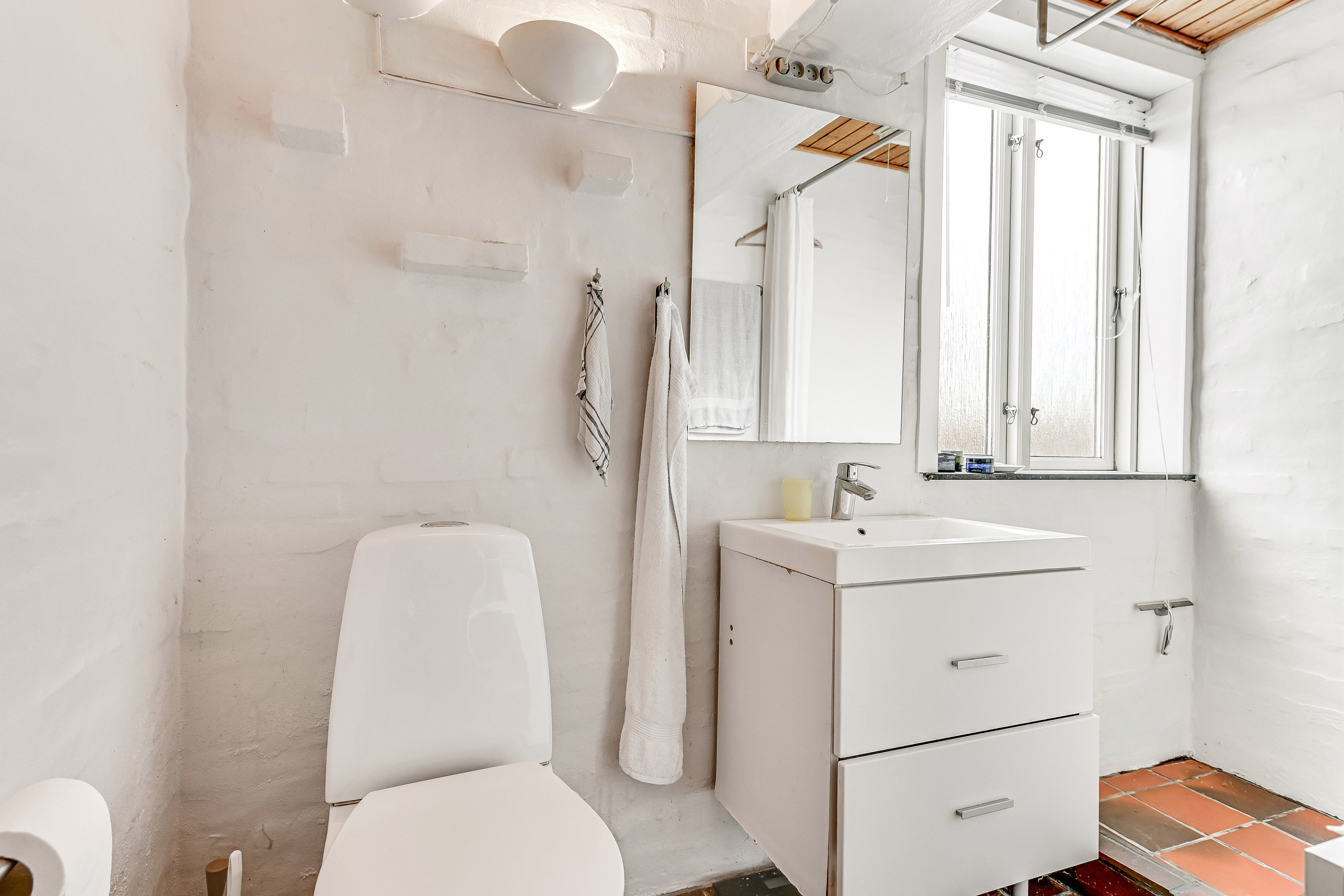 Fremhævet toilet billede i fuldskærmstilstand. Billede af Fredensgade 15, 6705 Esbjerg Ø