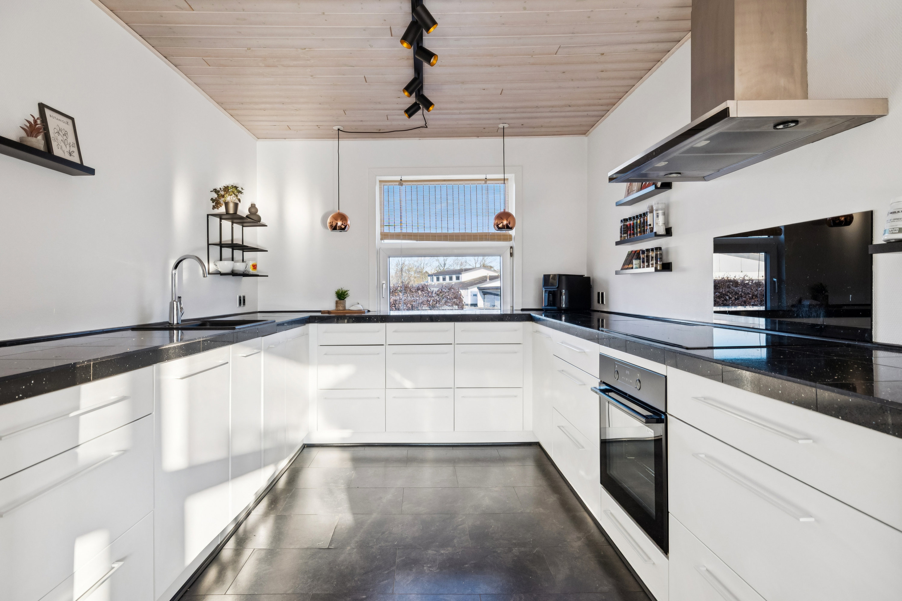 Fremhævet køkken billede i fuldskærmstilstand. Billede af Ndr Truevej 11, Vebbestrup, 9500 Hobro