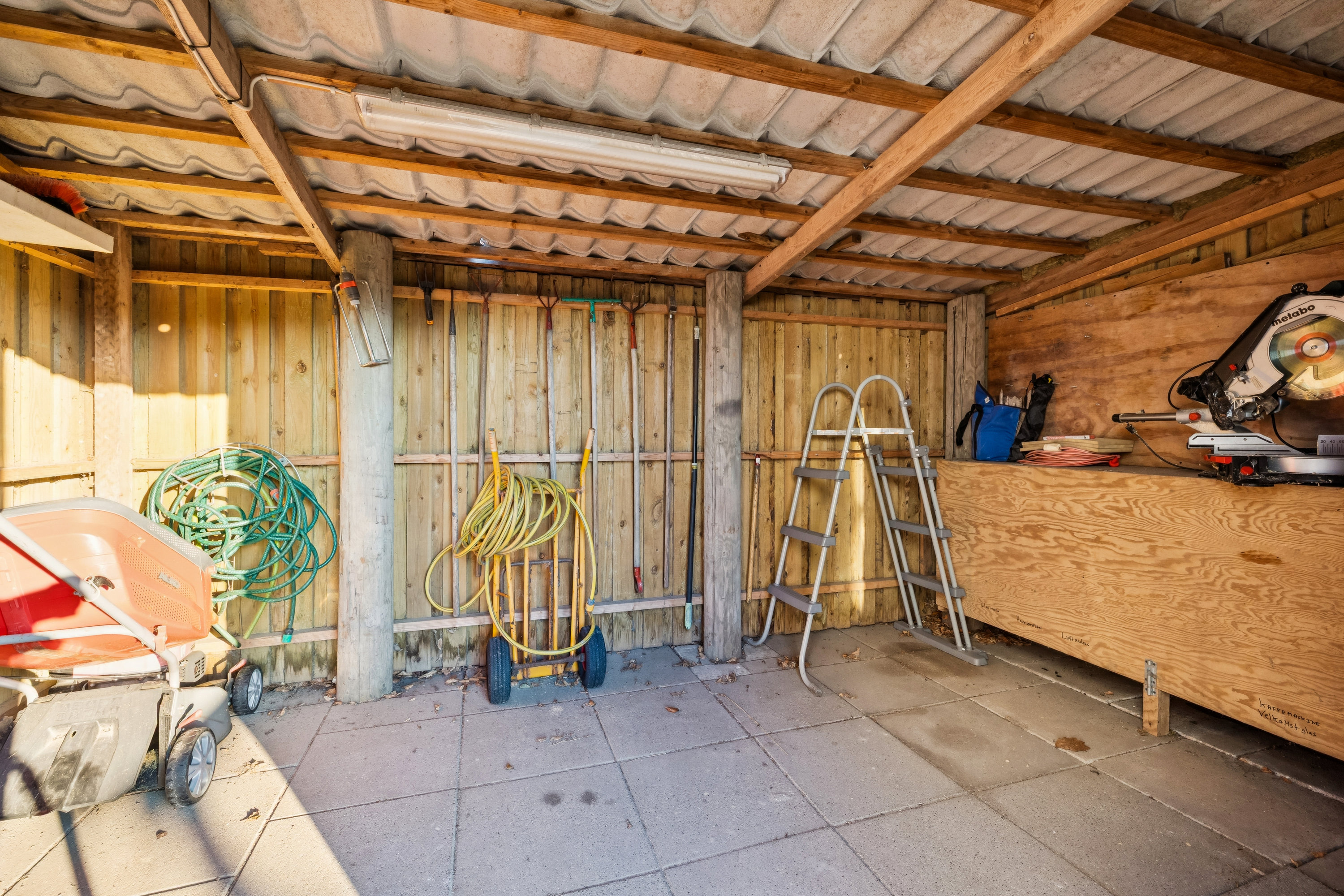 Fremhævet garage billede i fuldskærmstilstand. Billede af Ndr Truevej 11, Vebbestrup, 9500 Hobro