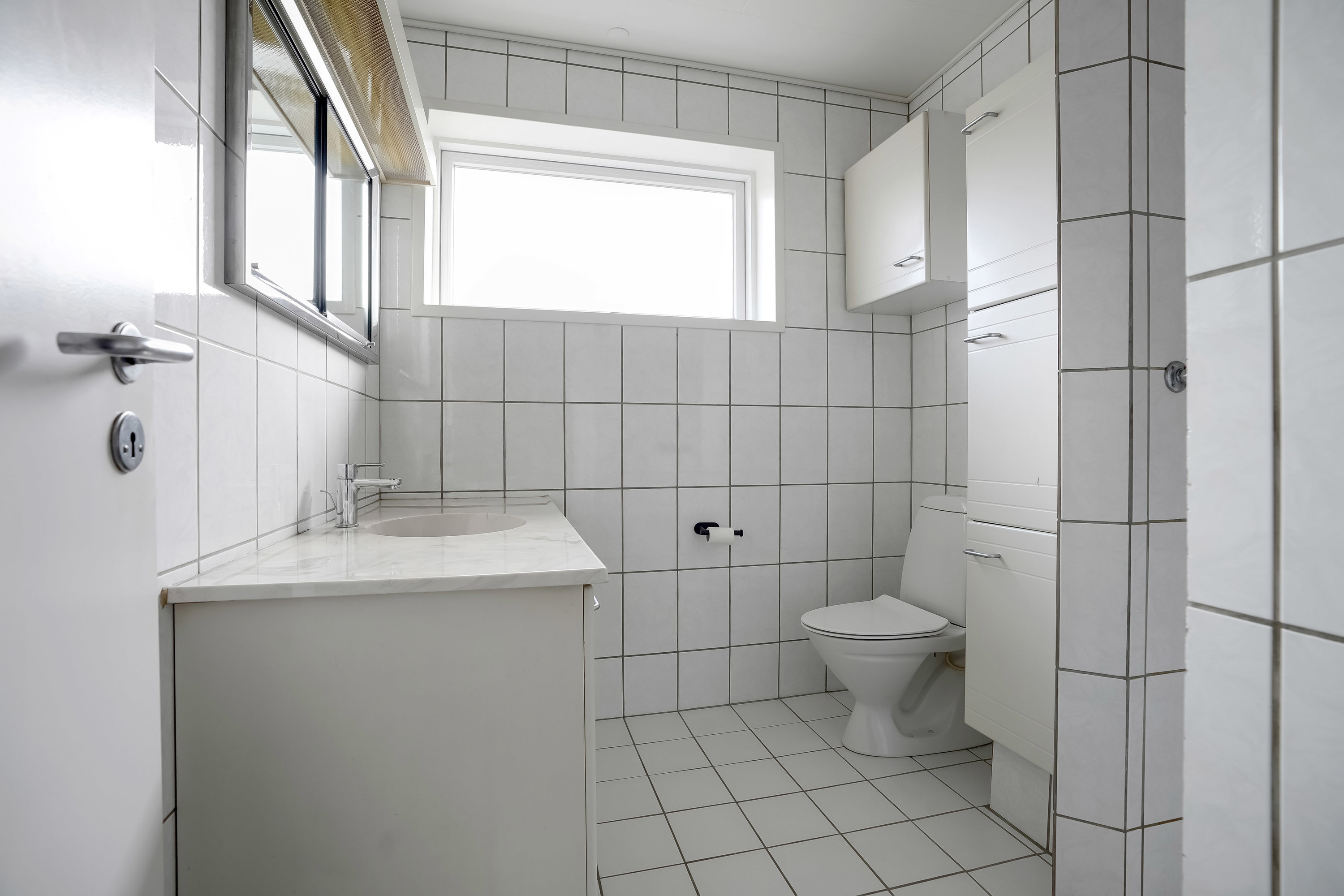 Fremhævet toilet billede i fuldskærmstilstand. Billede af Krogagervej 24, 7200 Grindsted