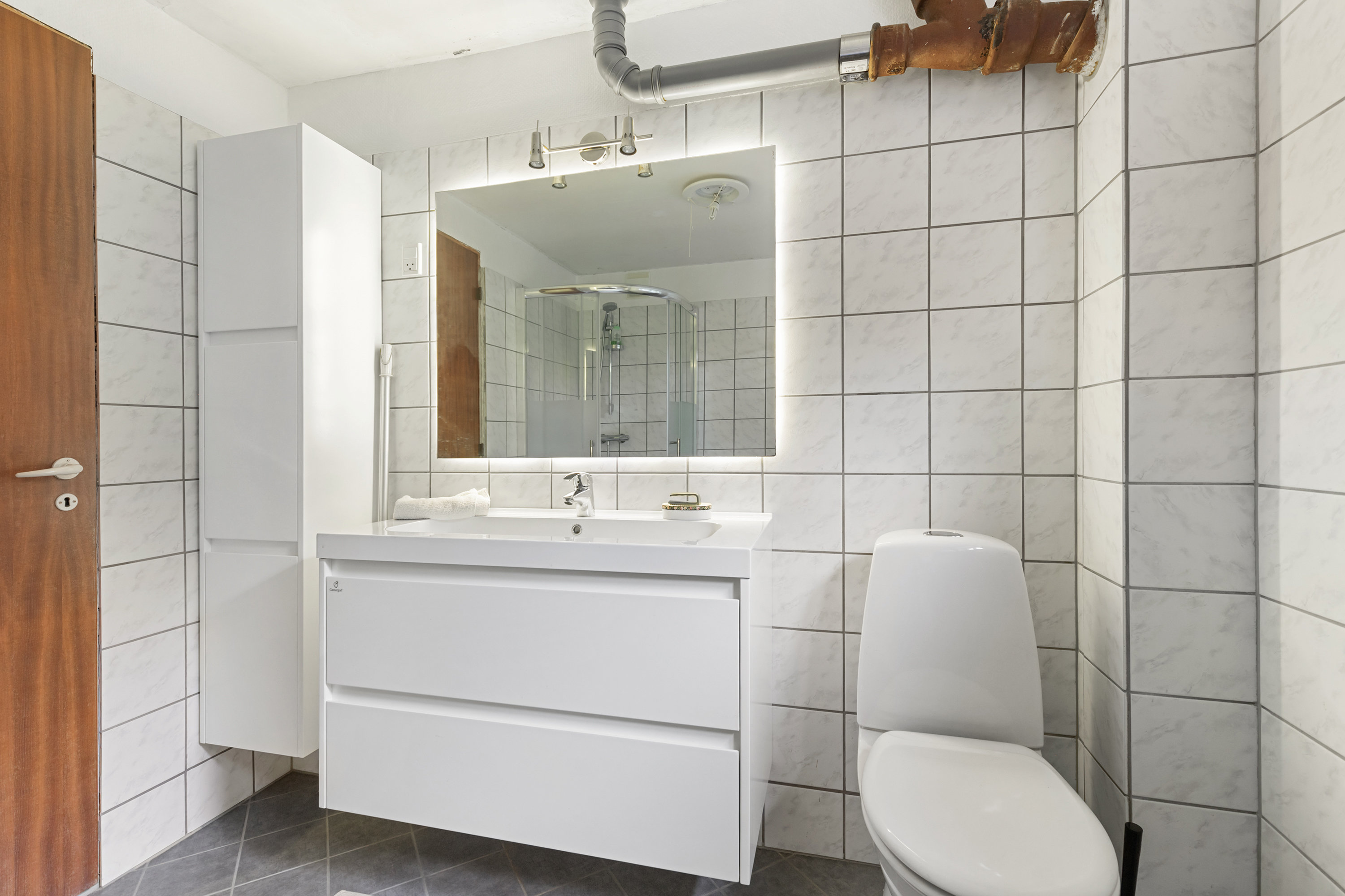 Fremhævet badeværelse billede i fuldskærmstilstand. Billede af Grønagervej 13, 9760 Vrå