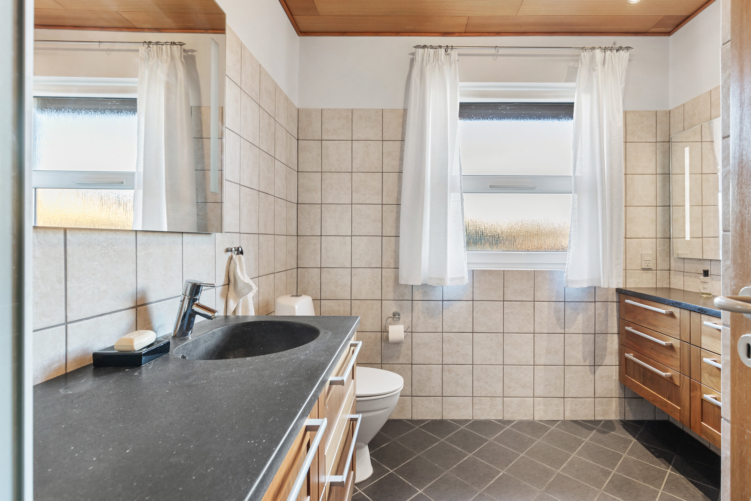 Fremhævet badeværelse billede i fuldskærmstilstand. Billede af Grønagervej 13, 9760 Vrå