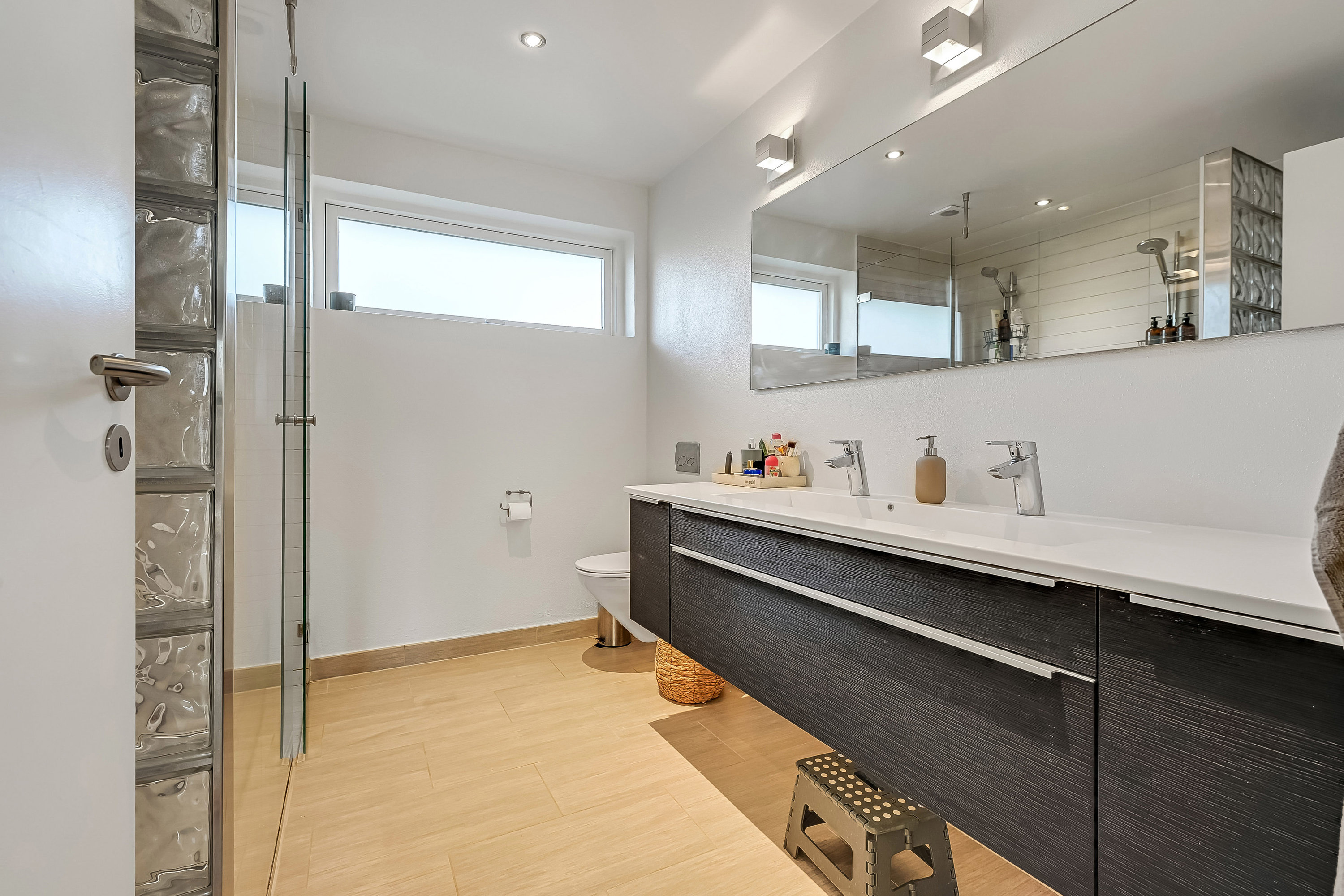 Fremhævet badeværelse billede i fuldskærmstilstand. Billede af Sarpsborgvej 26, 7600 Struer