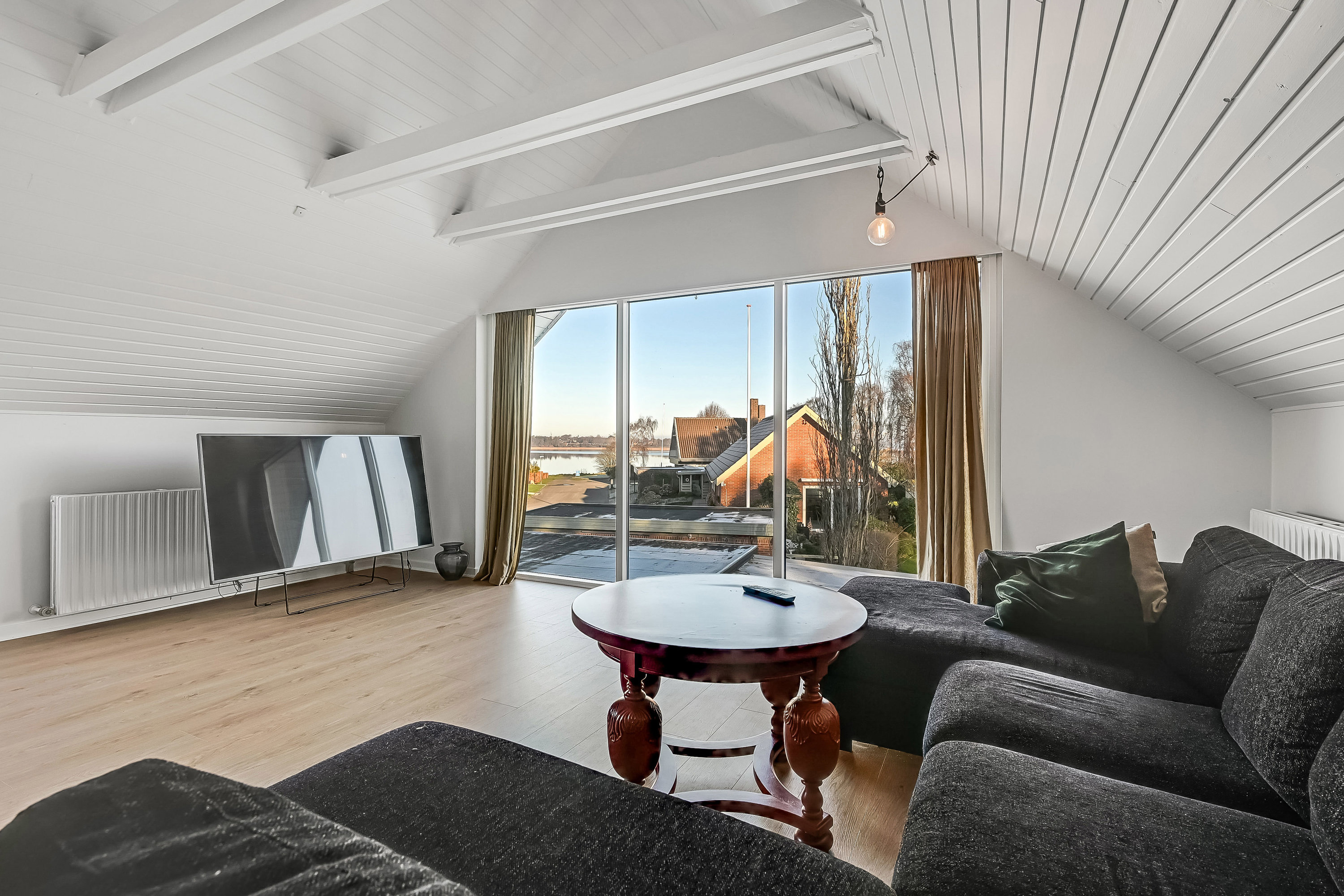 Fremhævet stue billede i fuldskærmstilstand. Billede af Sarpsborgvej 26, 7600 Struer