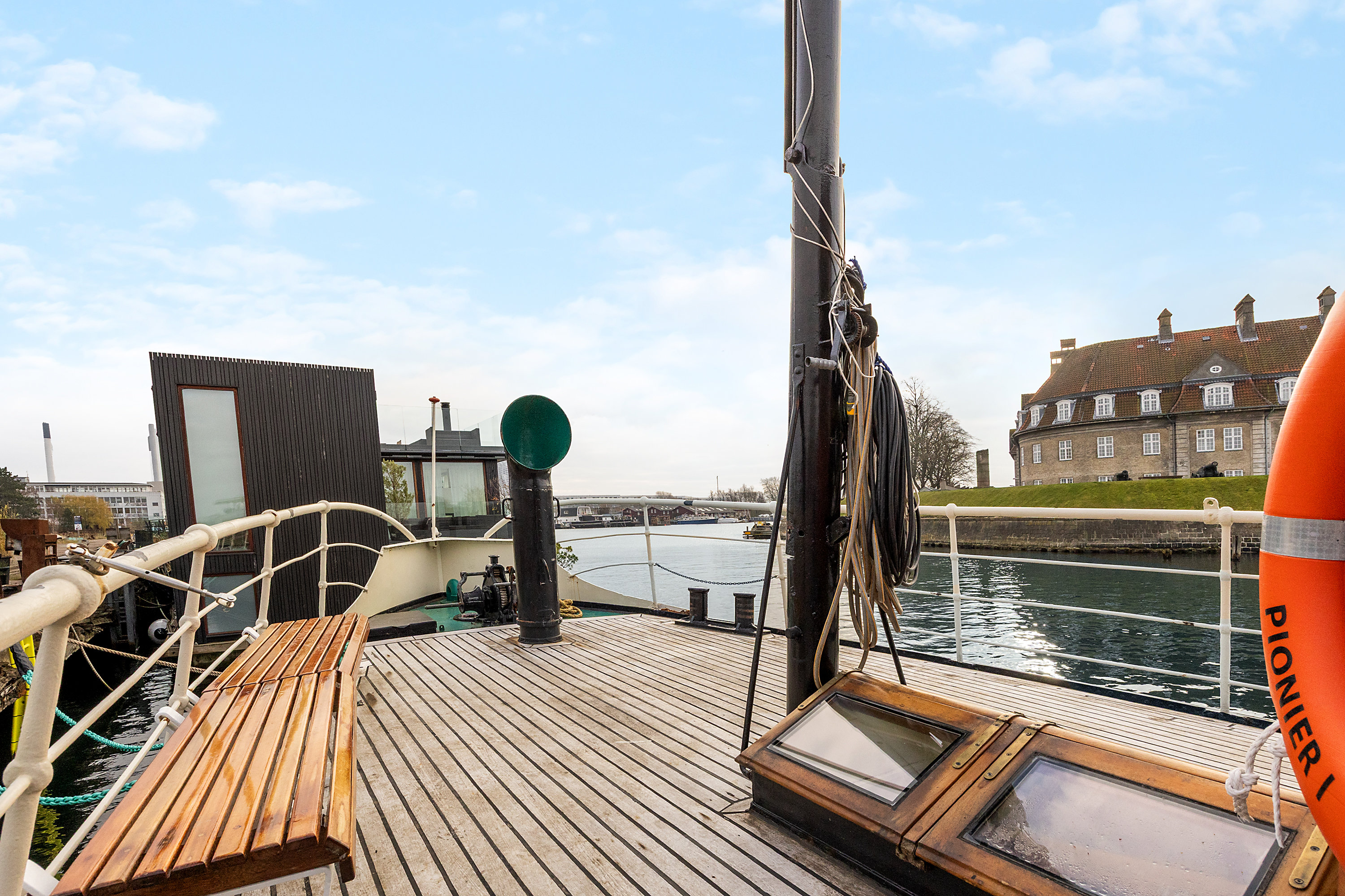 Fremhævet terrasse billede i fuldskærmstilstand. Billede af Refshalevej 141G, 1432 København K