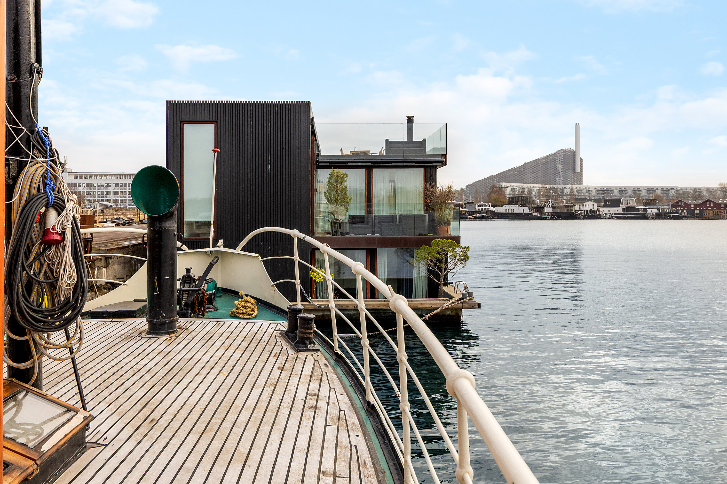 Fremhævet terrasse billede i fuldskærmstilstand. Billede af Refshalevej 141G, 1432 København K