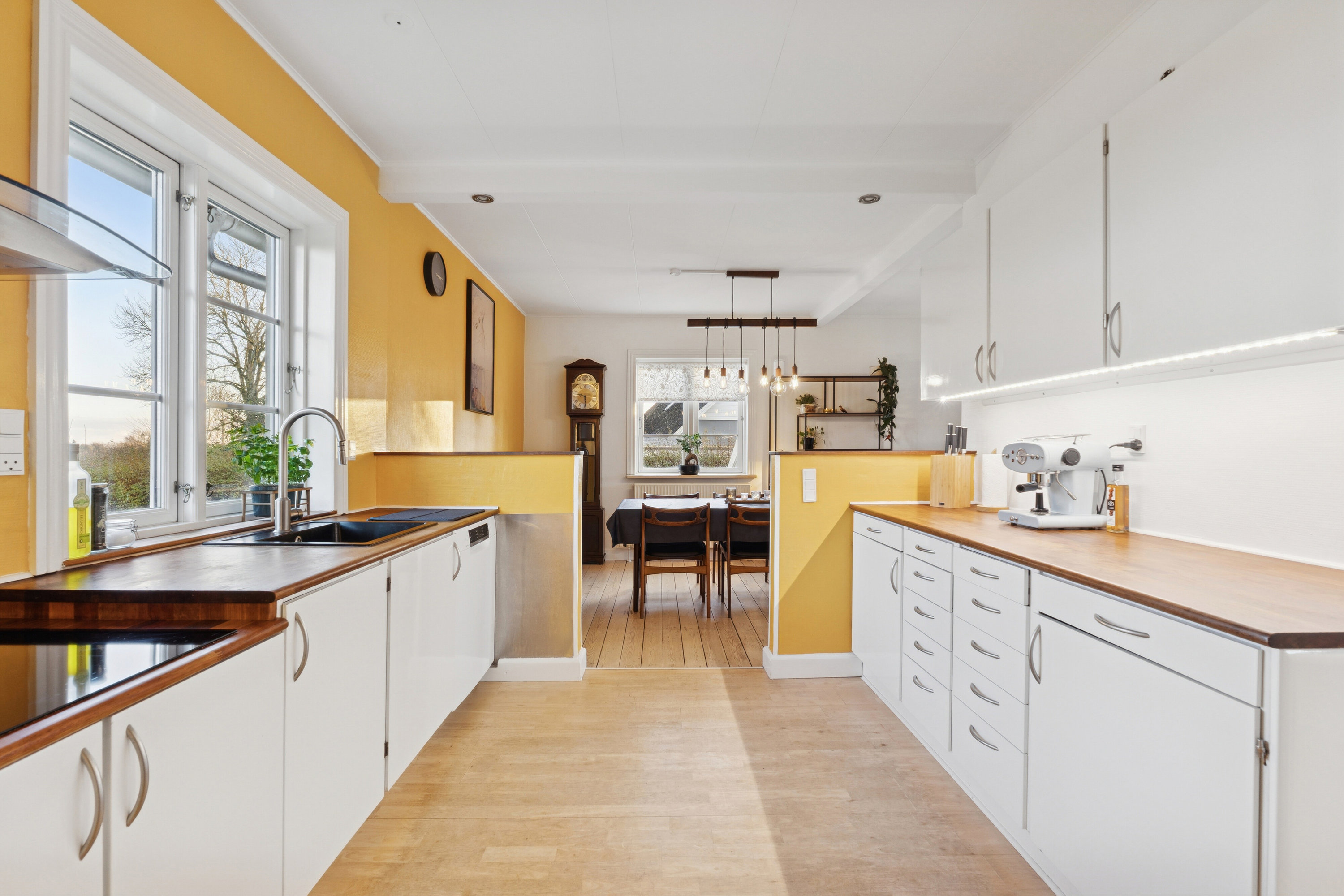 Fremhævet køkken billede i fuldskærmstilstand. Billede af Kirkevej 26, Særslev, 5471 Søndersø
