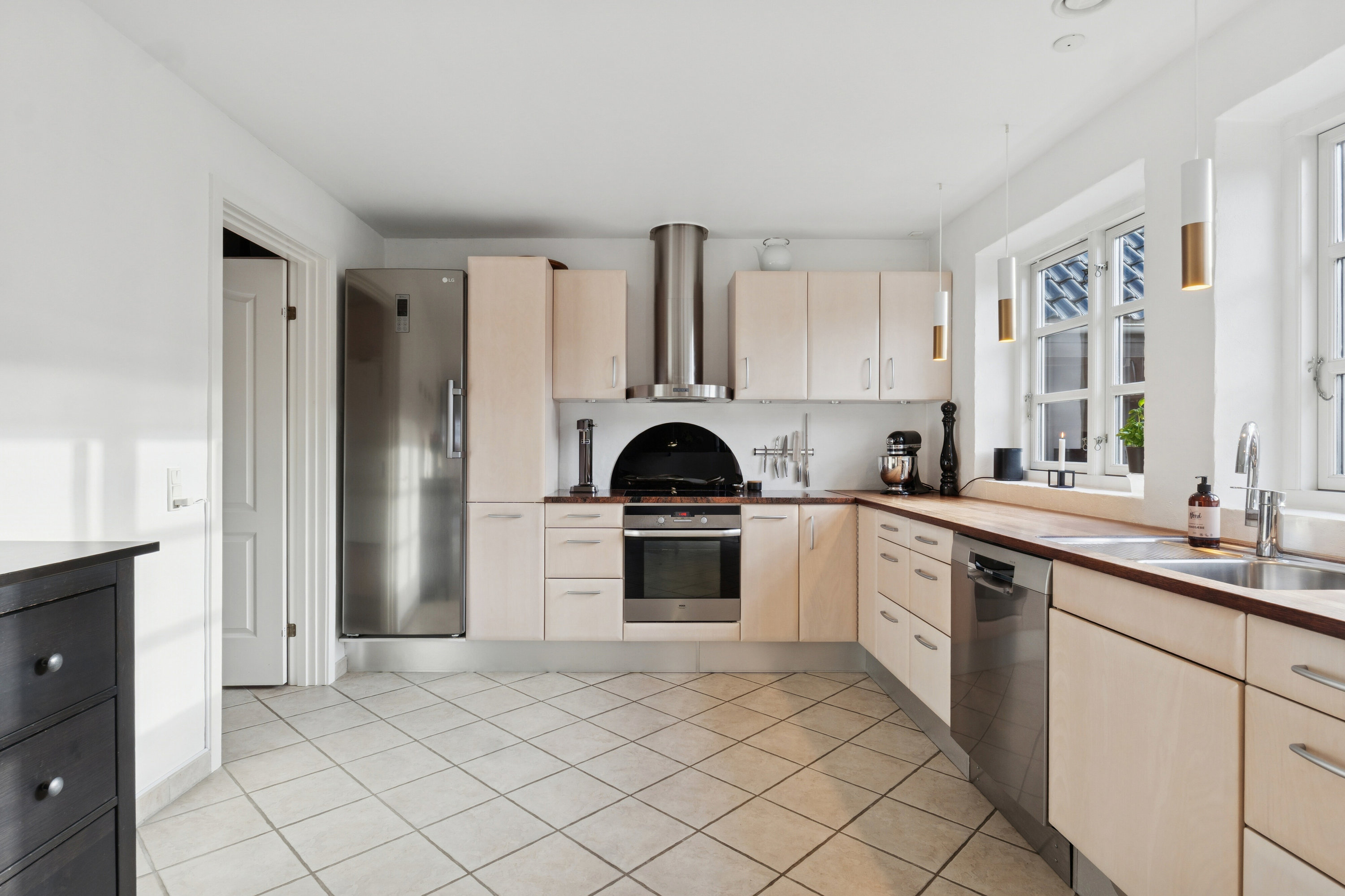 Fremhævet køkken billede i fuldskærmstilstand. Billede af Stensbjerg 15, 2600 Glostrup